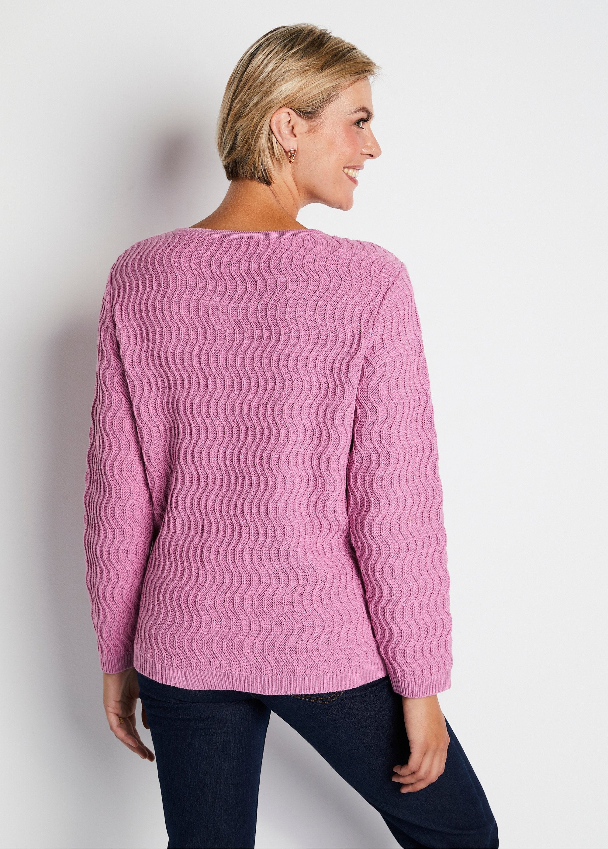 Gebreid_vest_met_korte_knopen_Oud_roze_DO1_slim