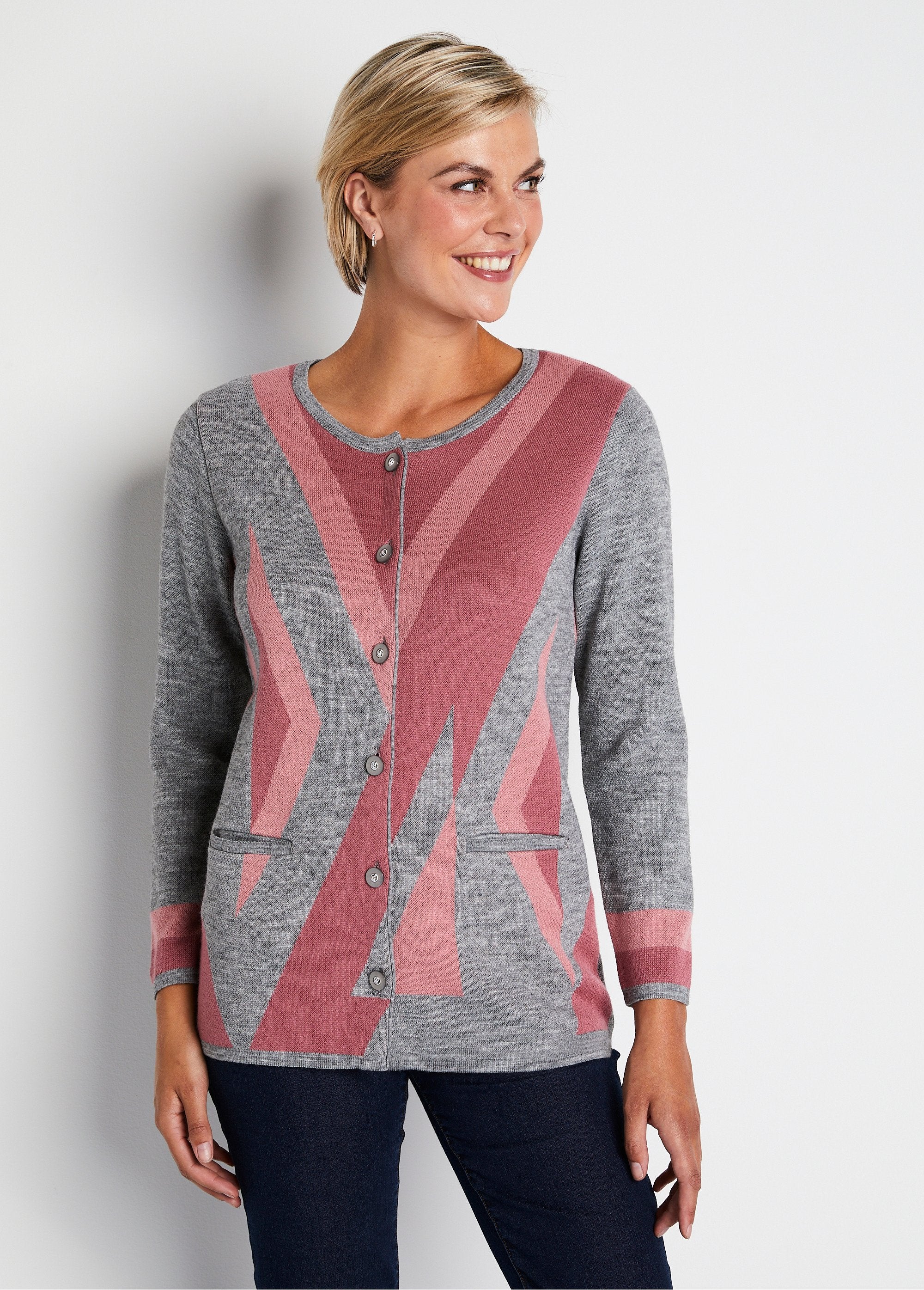 Wollen_vest_met_jacquard_knopen,_halflang_Grijs_en_roze_FA1_slim