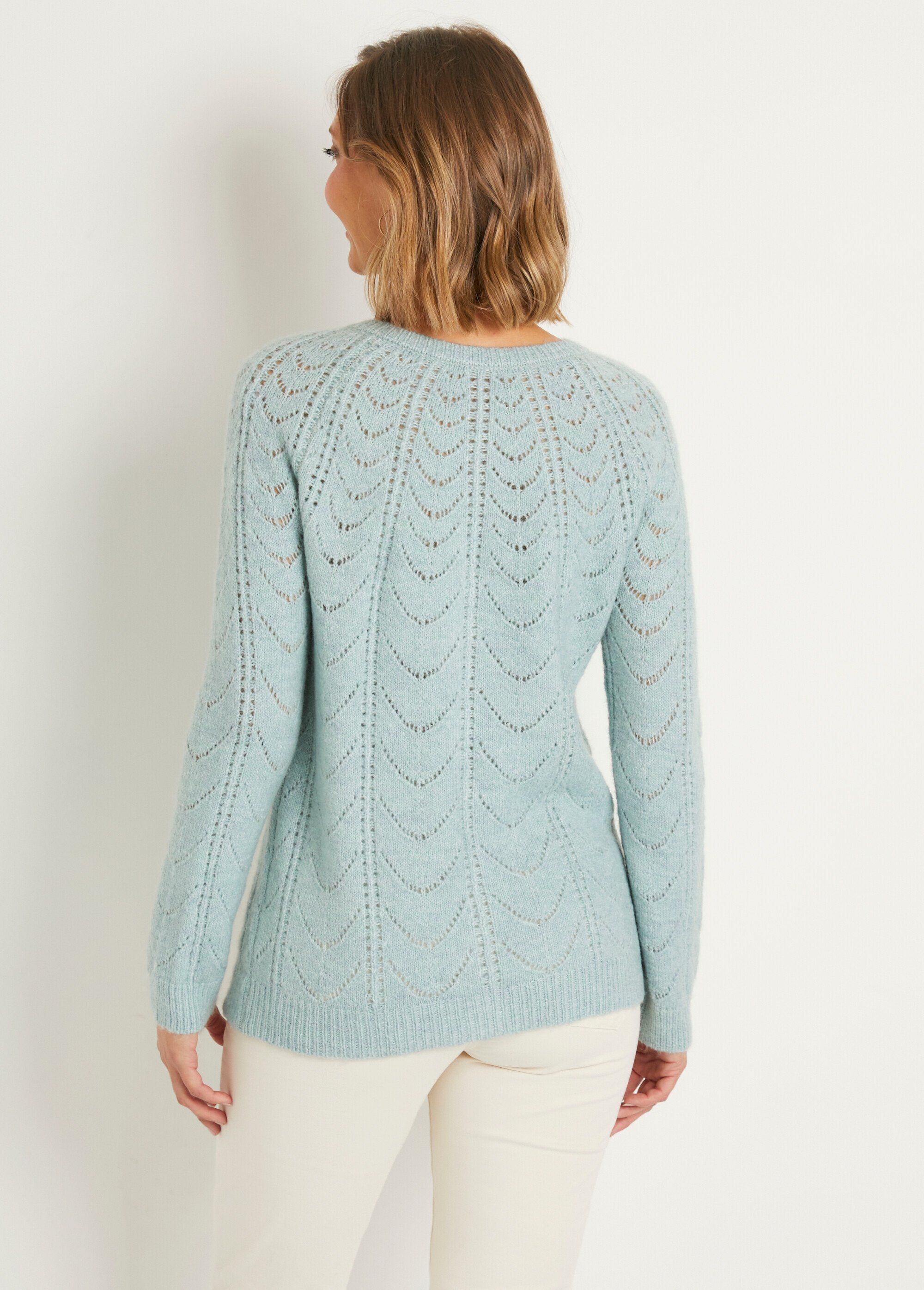 Cardigan_met_knopen_en_zoomdetails_en_ronde_hals_Aqua_DO1_slim