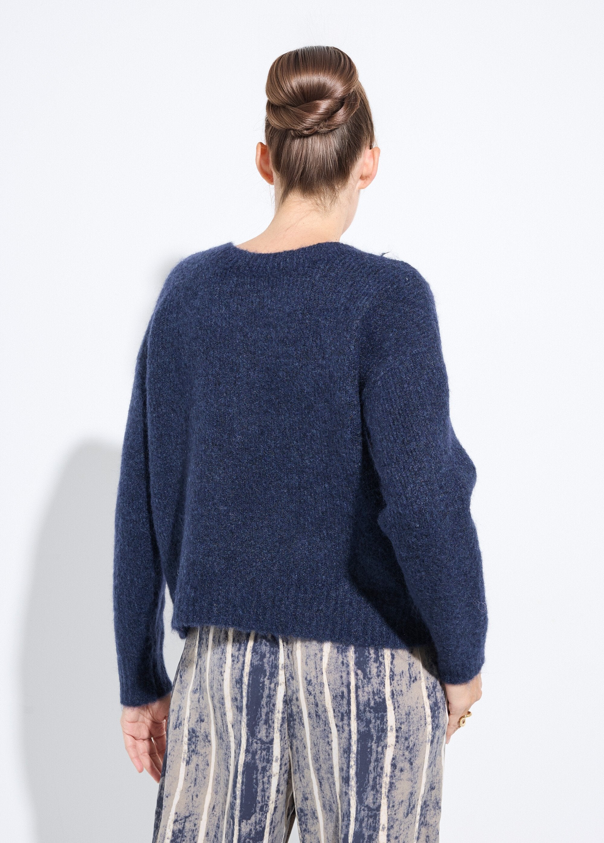 Warm_wollen_vest_met_knoopjes_met_juwelen_Bleu_DO1_slim