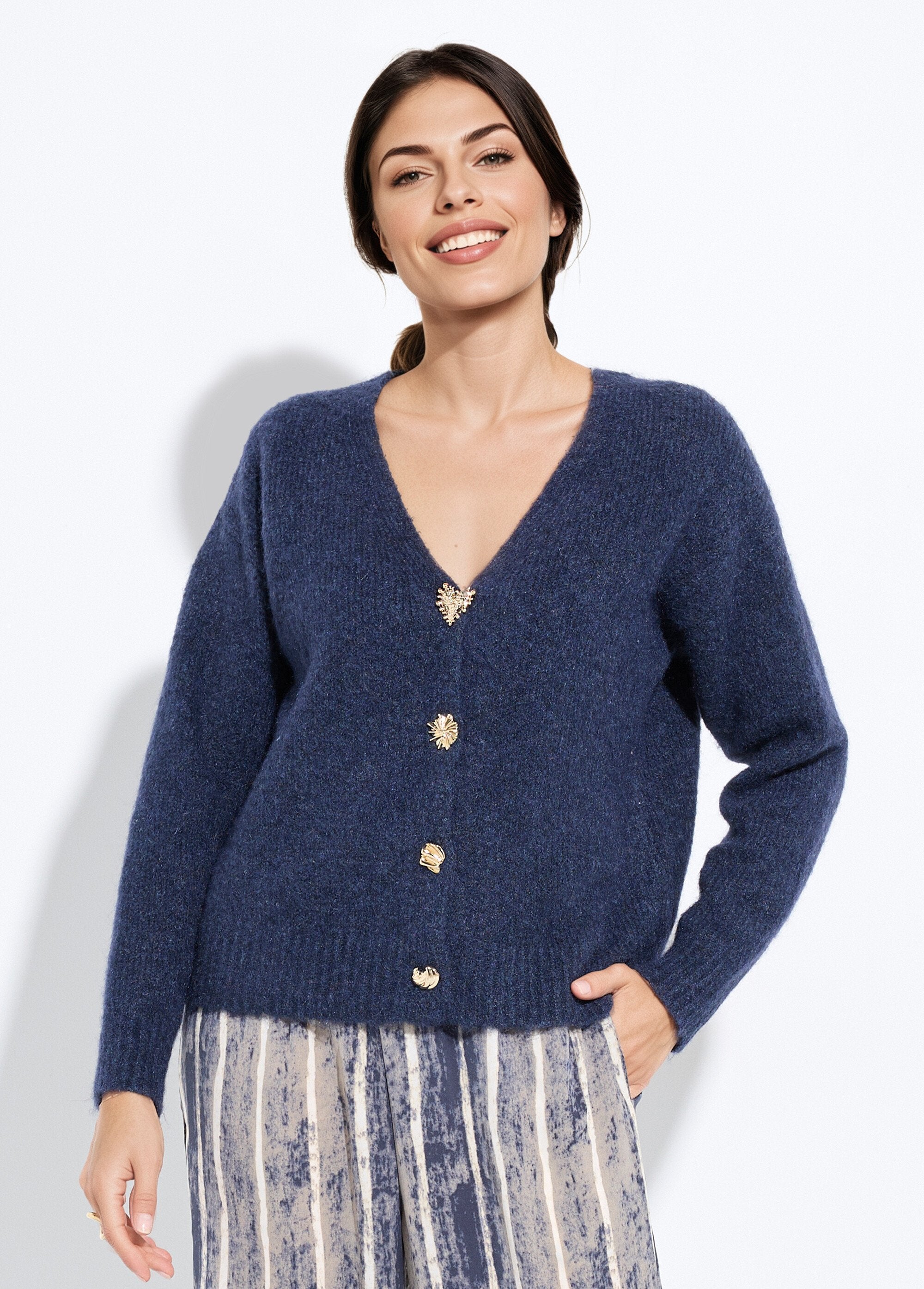 Warm_wollen_vest_met_knoopjes_met_juwelen_Bleu_FA1_slim