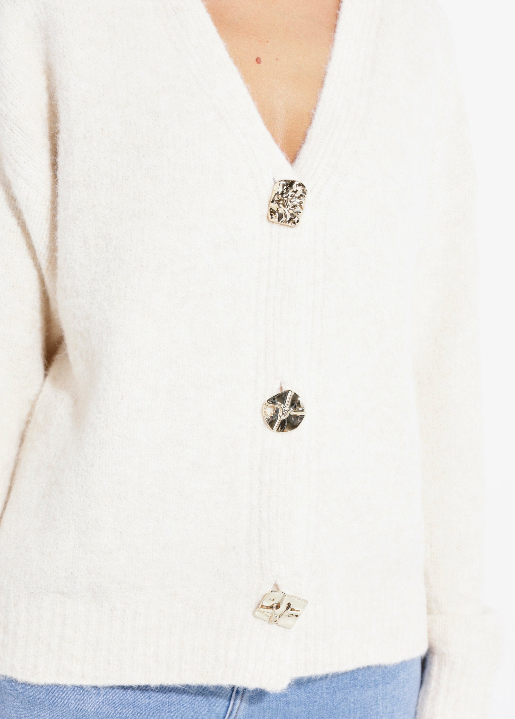 Warm_wollen_vest_met_metalen_knopen_met_juwelen_Ecru_DE2_slim