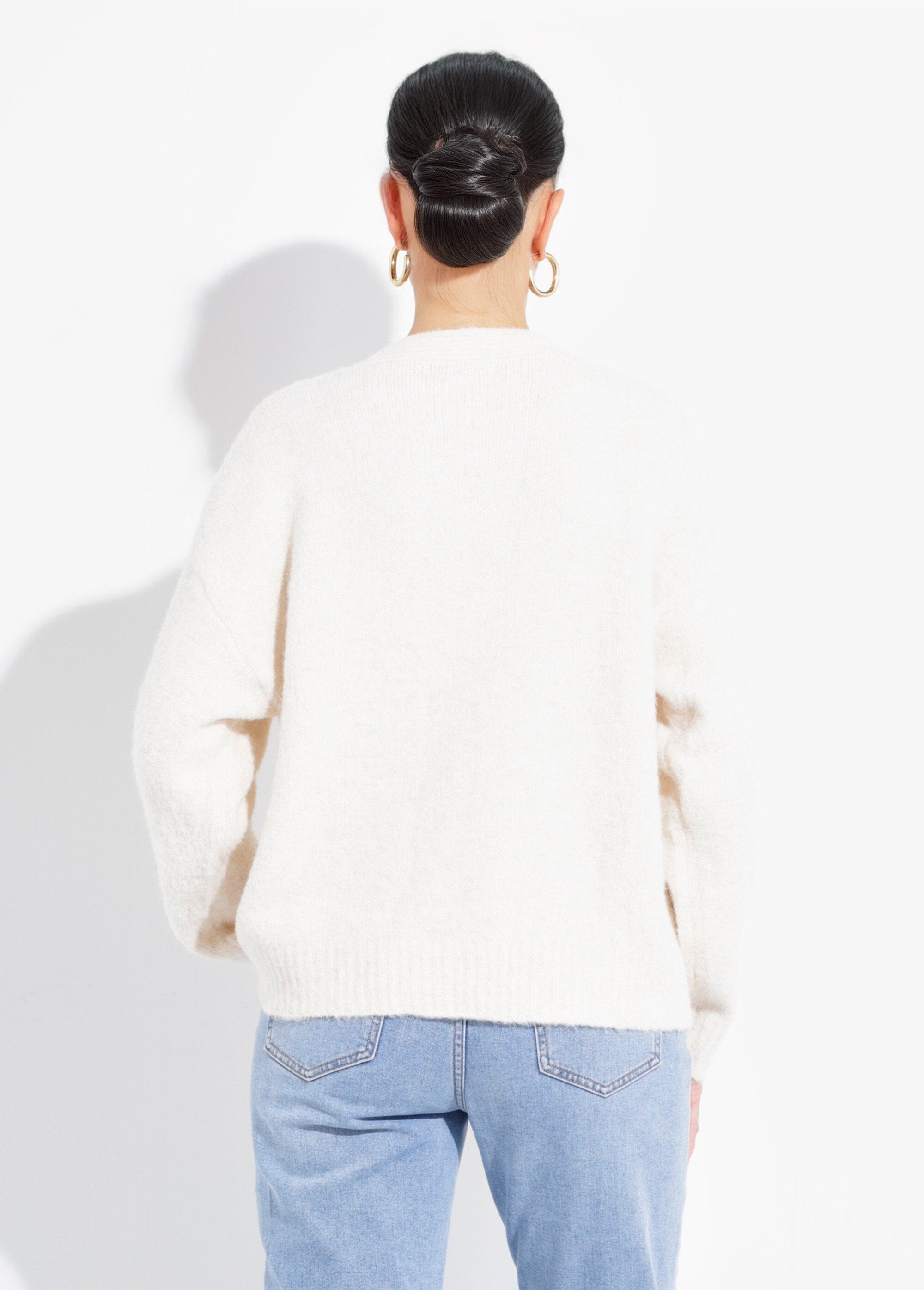 Warm_wollen_vest_met_metalen_knopen_met_juwelen_Ecru_DO1_slim