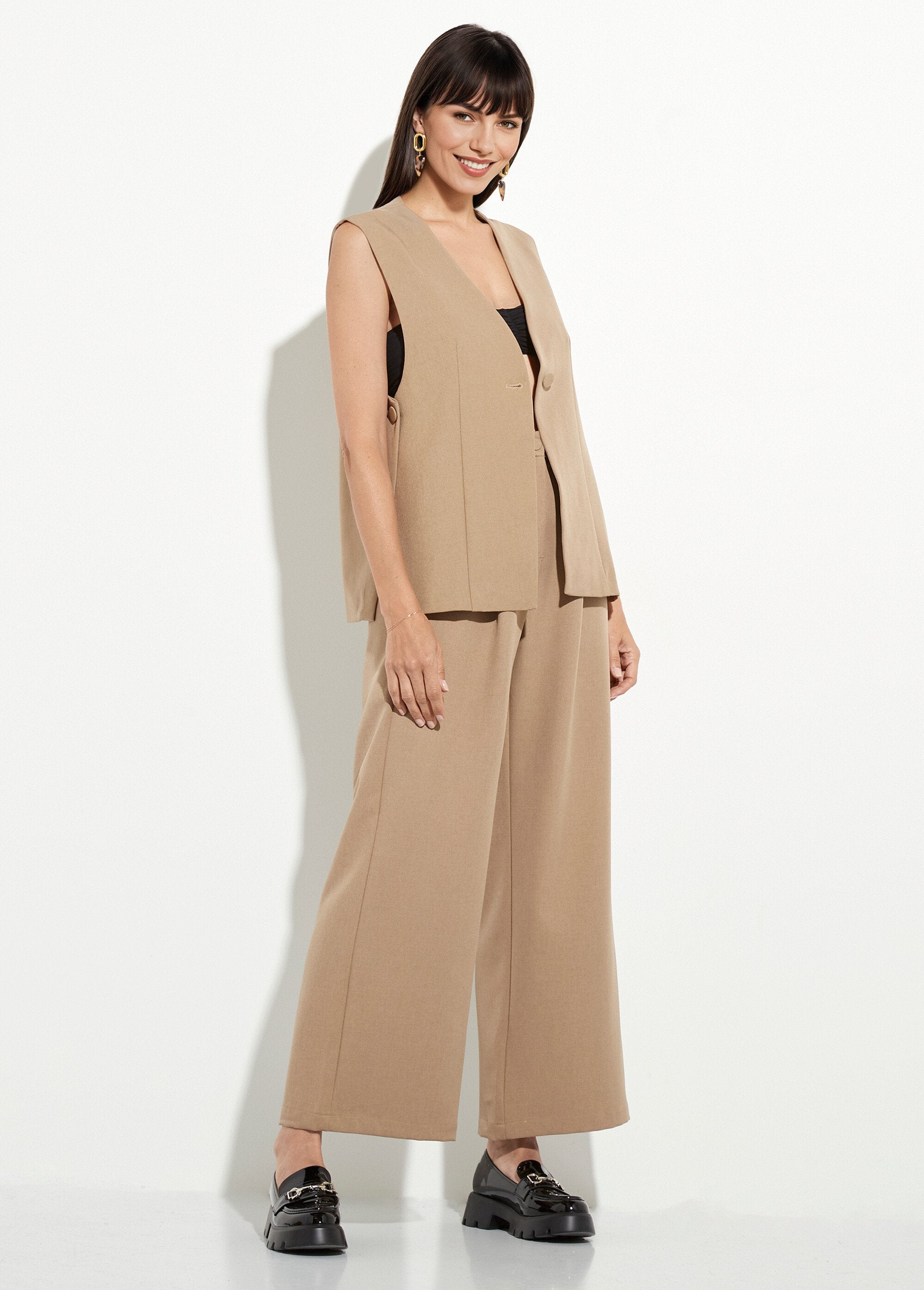 Mouwloos_gilet_met_knopen_aan_de_zijkant_Beige_SF1_slim