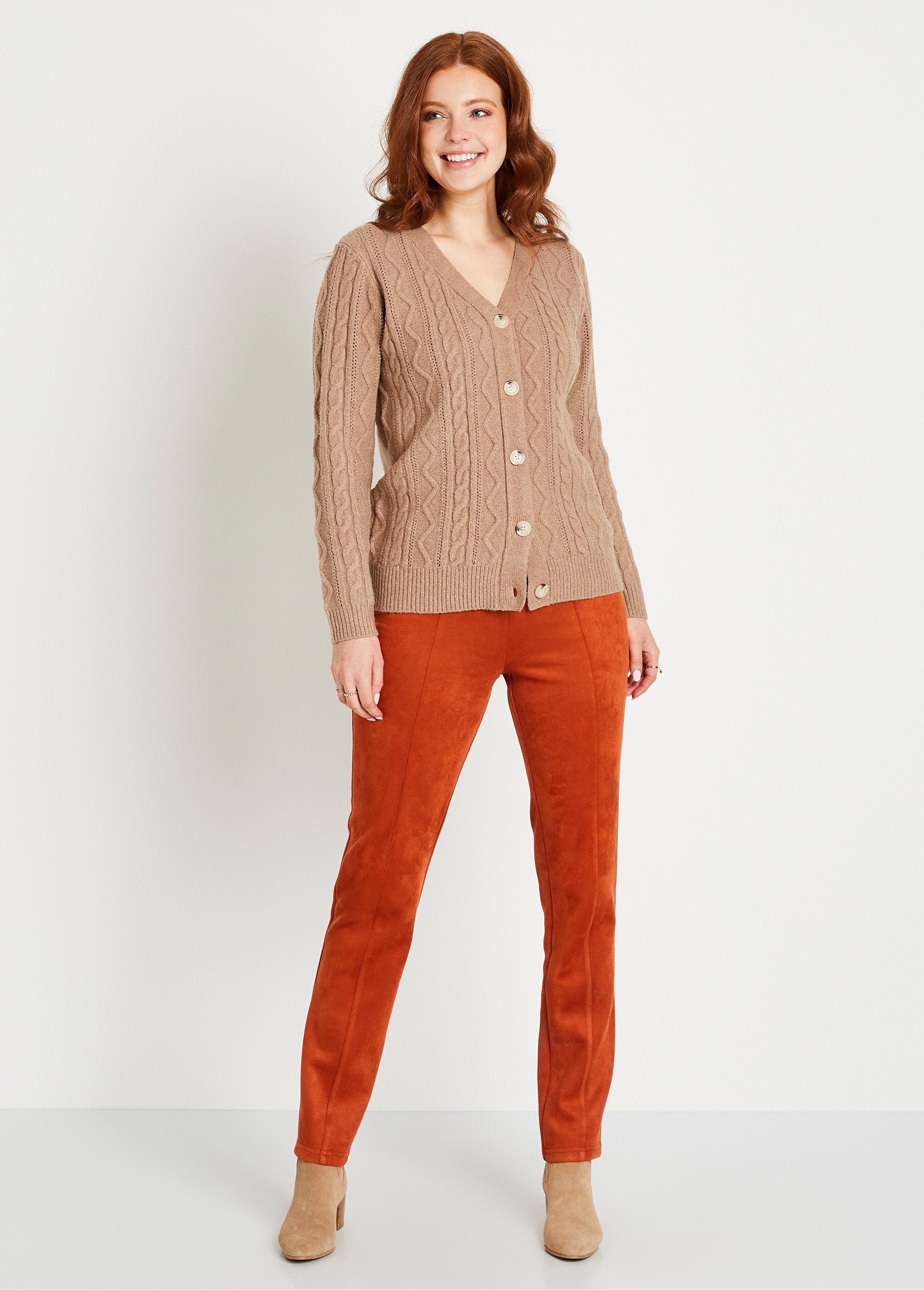 Kort_vest_met_V-hals_en_knopen_in_kabelbreisel_Taupe_SF1_slim