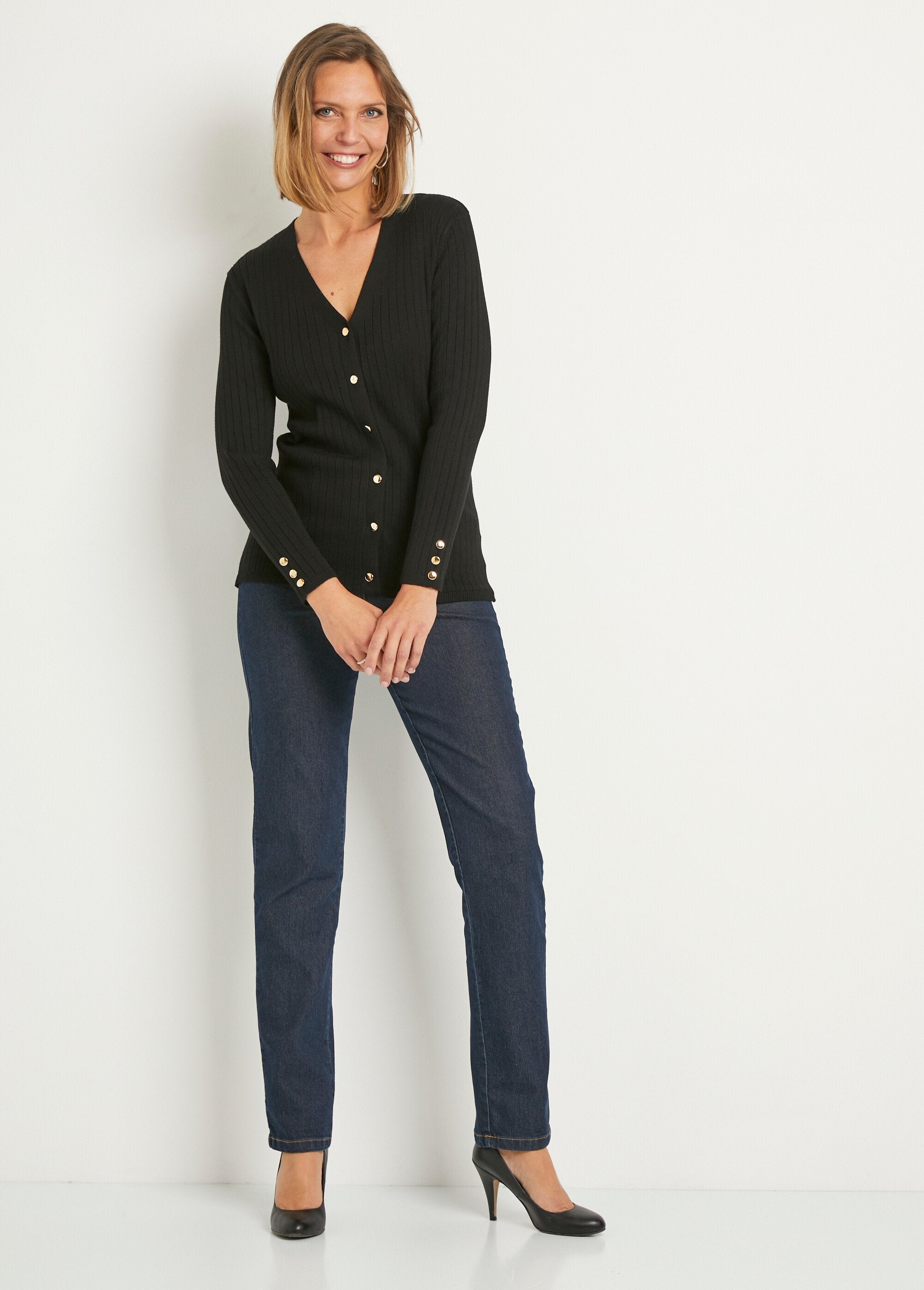 Geribd_kort_vest_met_V-hals_en_knopen_Noir_SF1_slim