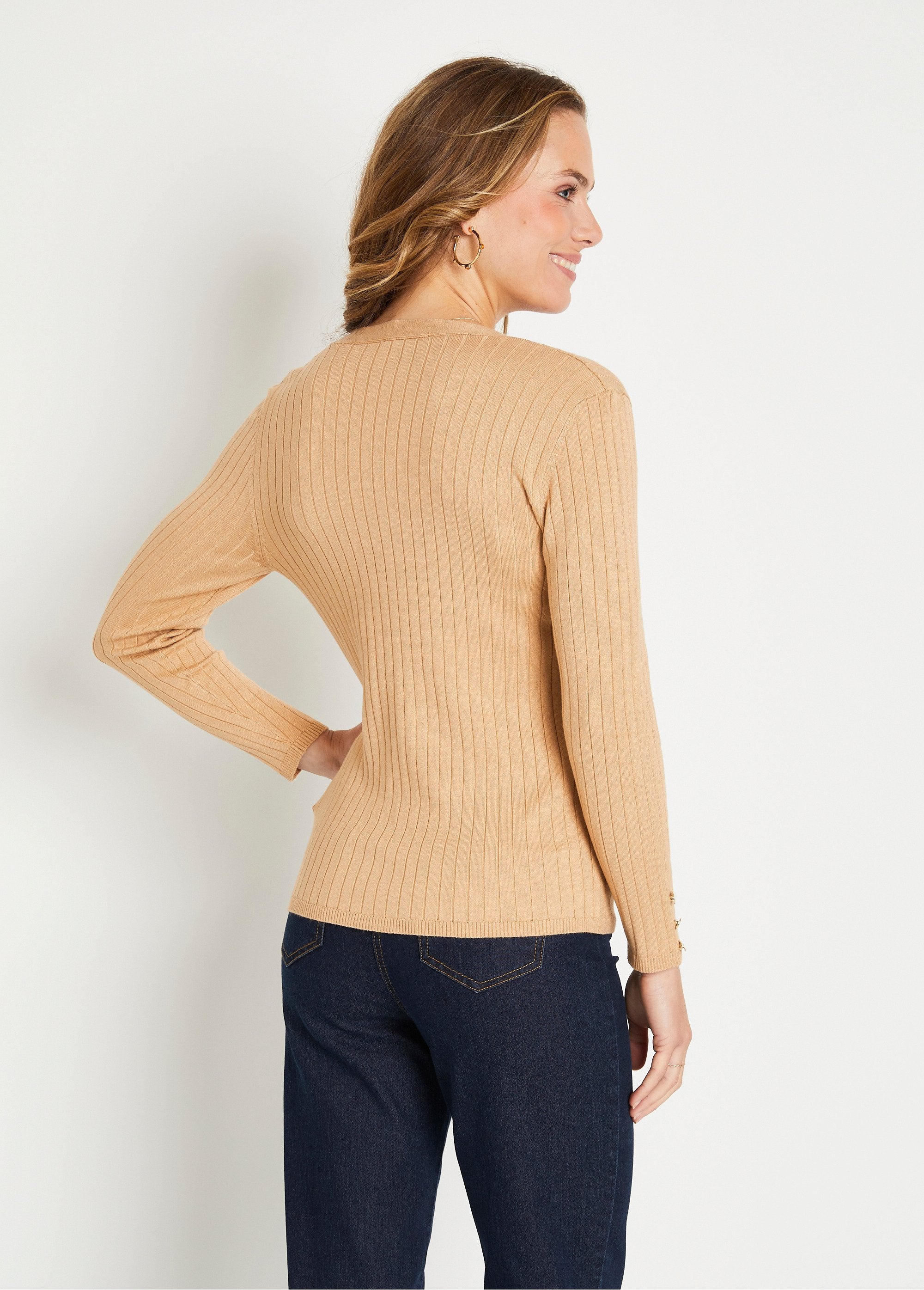 Geribd_kort_vest_met_V-hals_en_knopen_Camel_DO2_slim