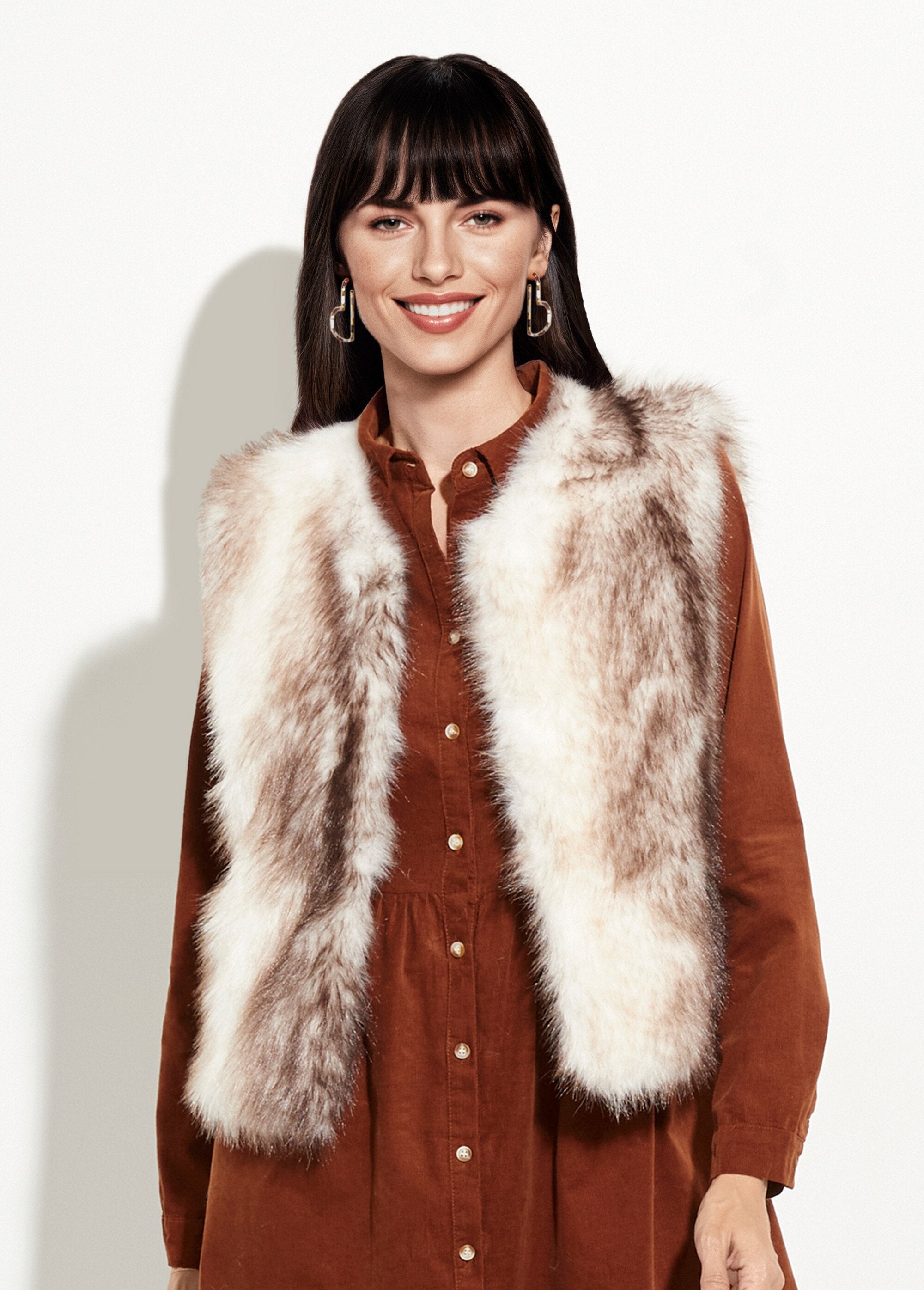 Mouwloos_vest_van_imitatiebont_Beige_FA1_slim