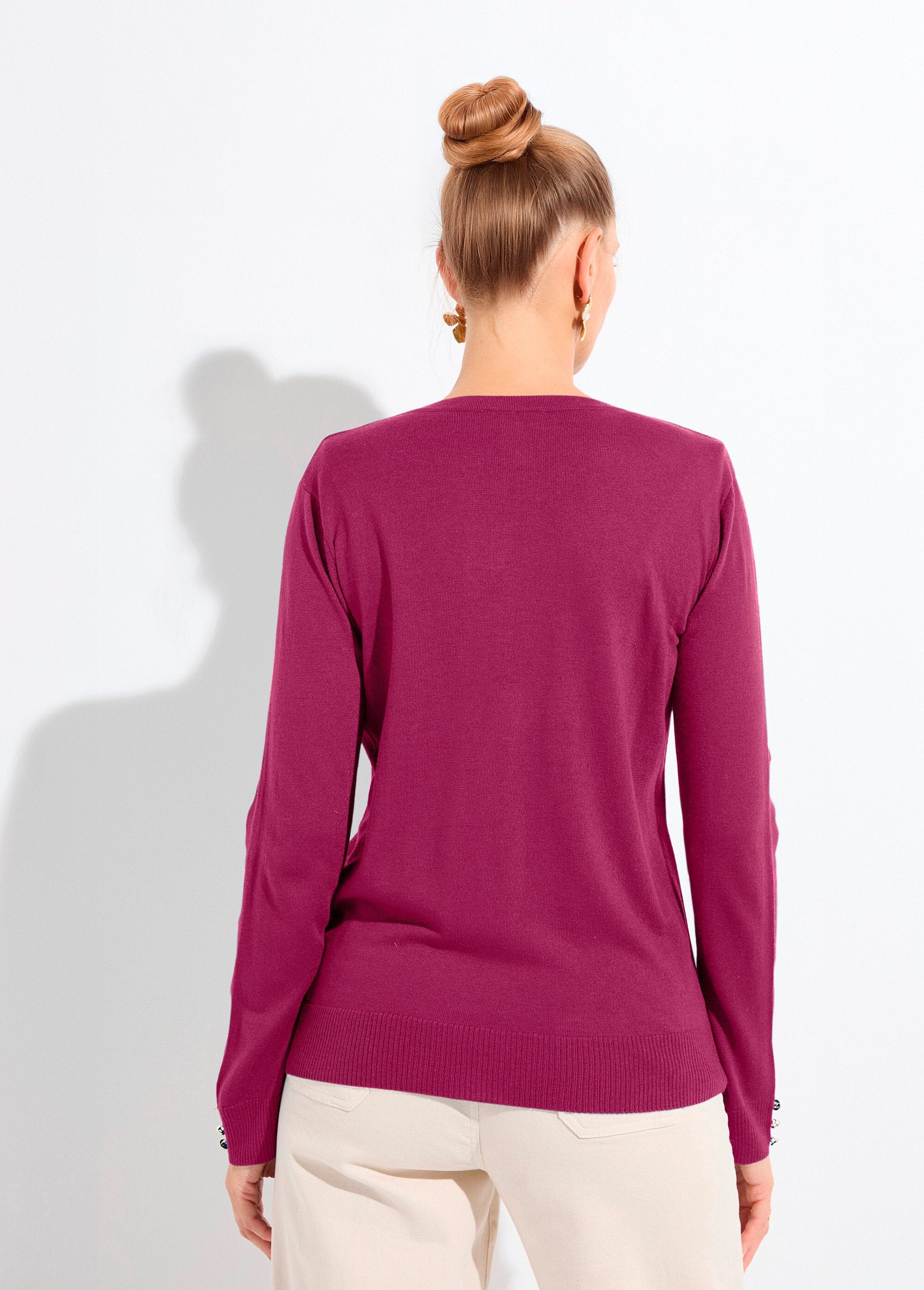 Slank_vest_met_knoopsluiting_en_ronde_hals_van_tricot_met_merinowol_Cassis_DO1_slim