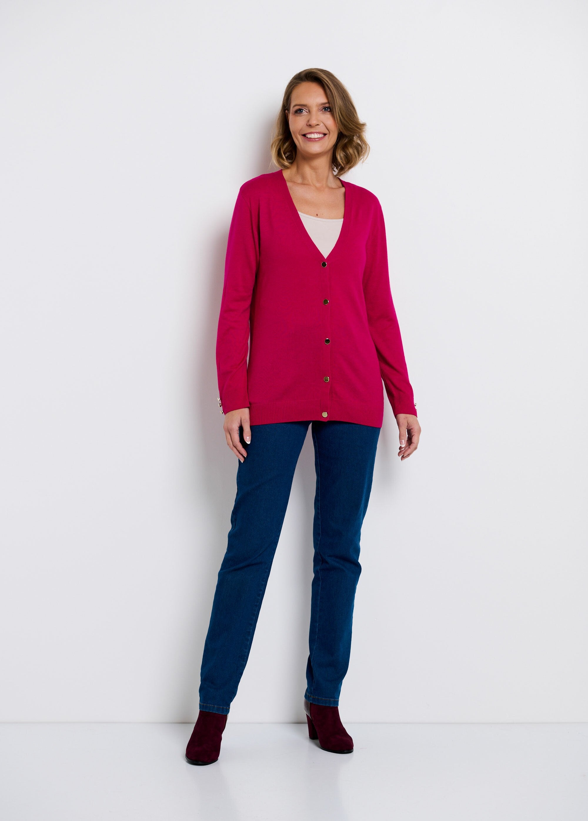 Cardigan_van_merinoswol_met_slanke_pasvorm,_V-hals,_knoopsluiting_en_effen_jersey_Cassis_SF1_slim