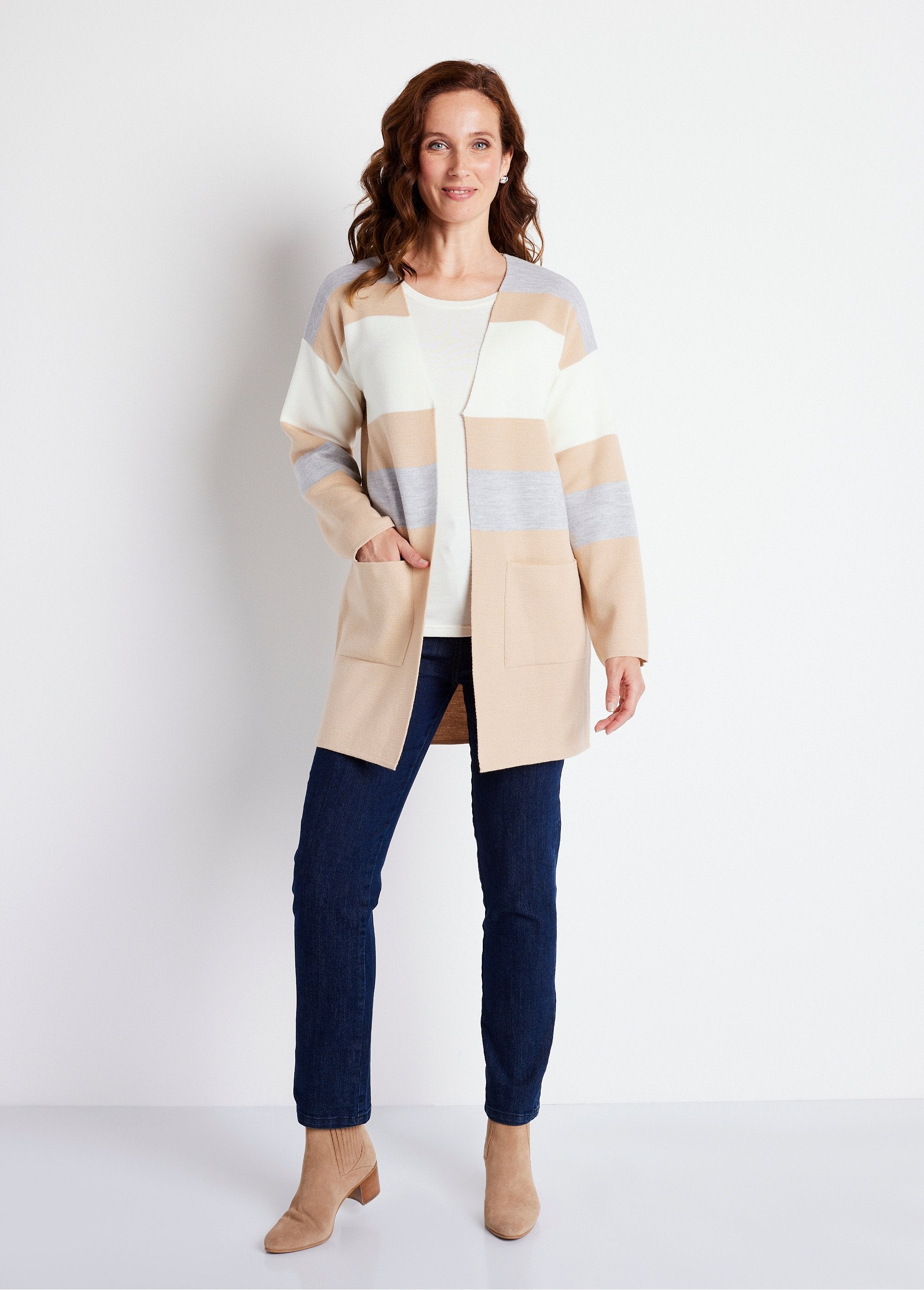 Lang_gestreept_jacquard_V-hals_vest_Beige_en_ecru_SF1_slim