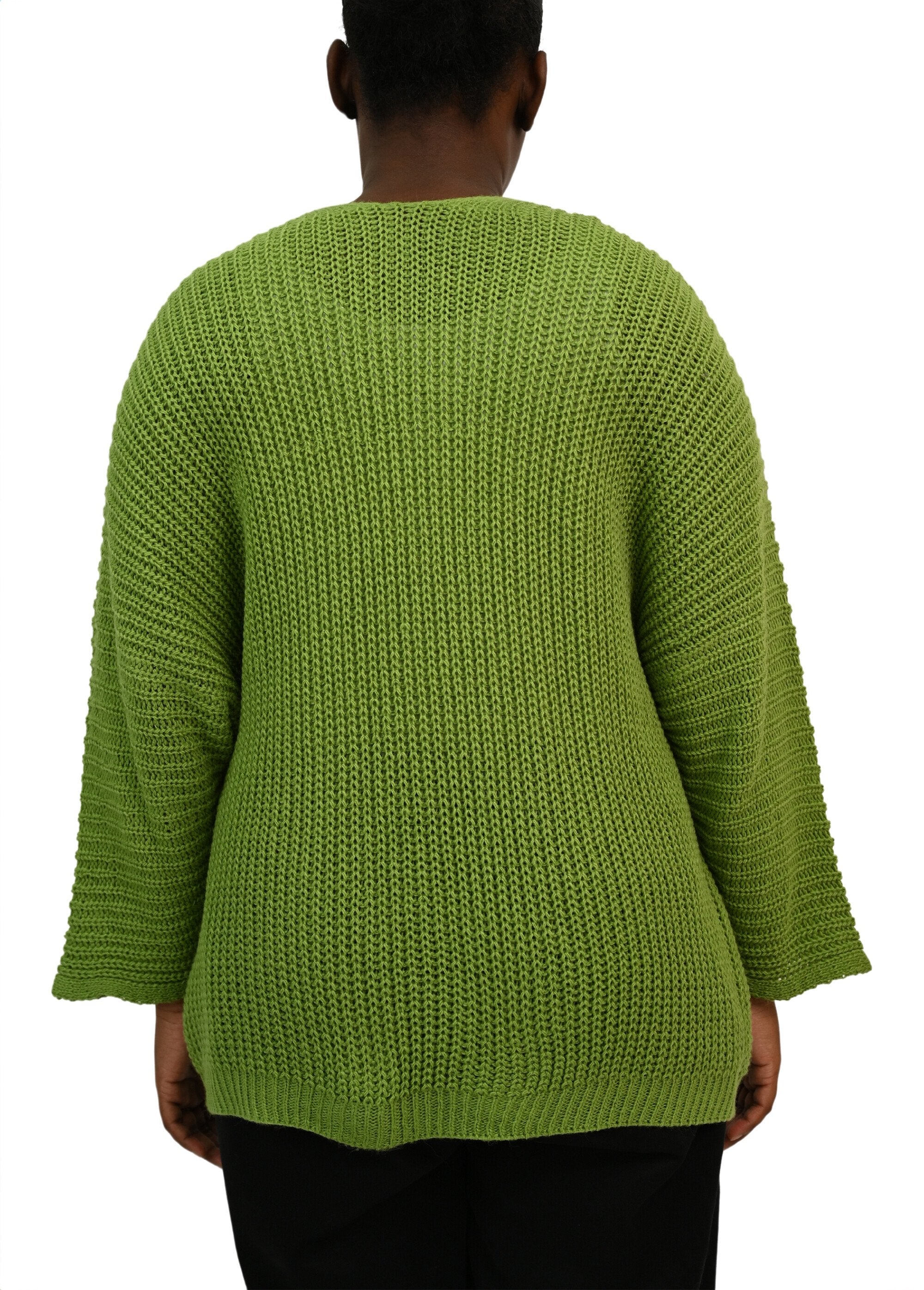 Lang_gebreid_vest_met_opgestikte_zakken_Vert_olive_DO1_curvy