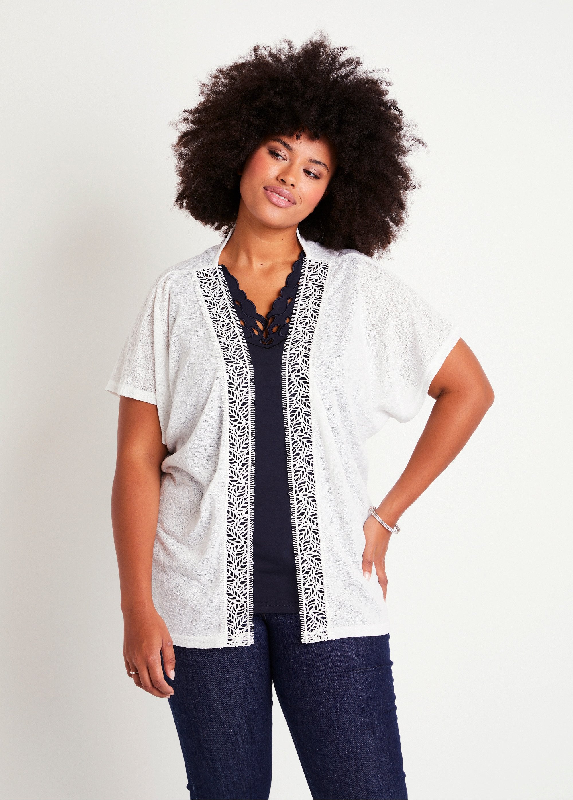 Effen_vest_met_lange_mouwen_en_korte_mouwen_Ecru_FA1_curvy