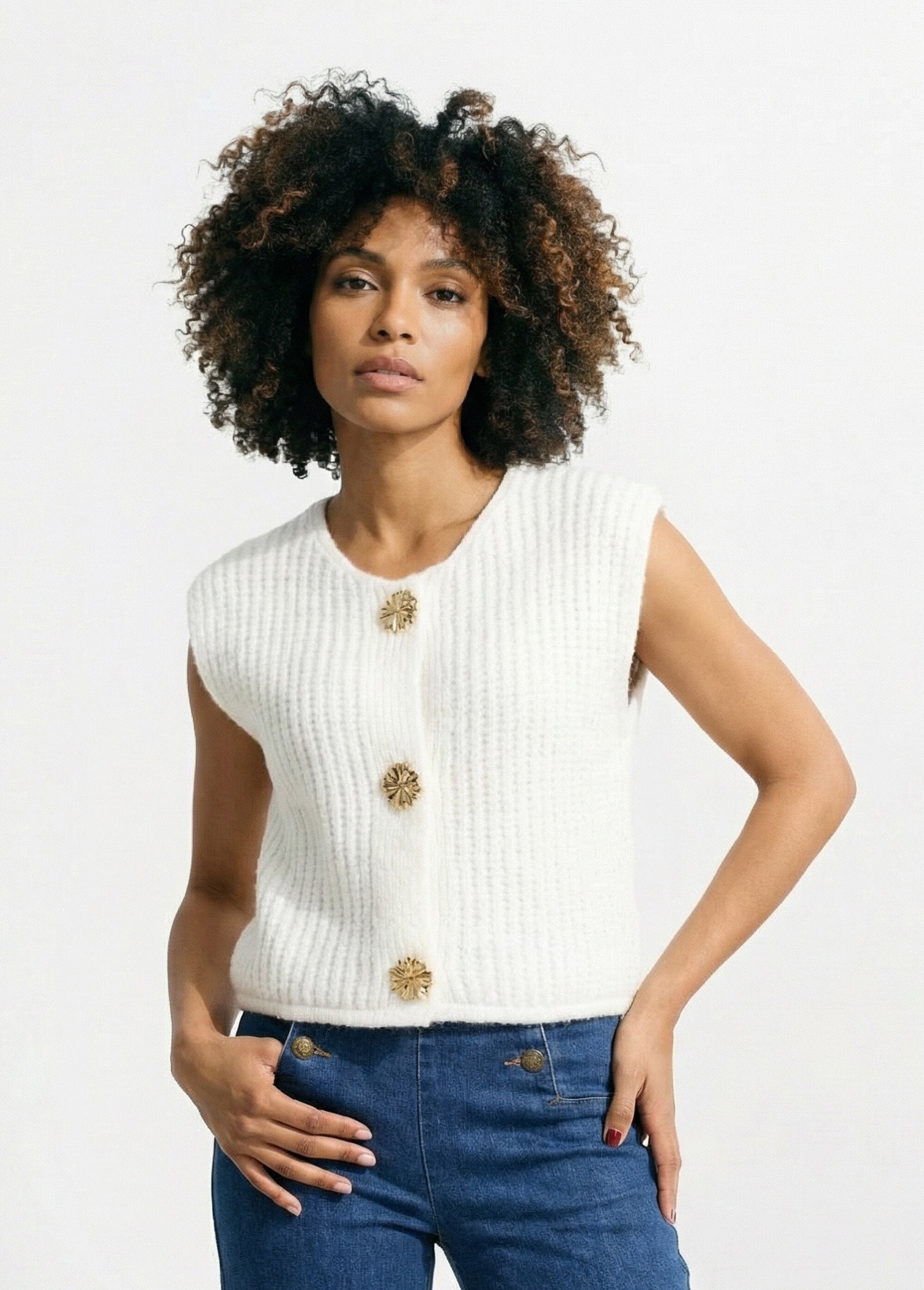 Mouwloos_vest_met_juwelenknopen_Blanc_FA1_slim