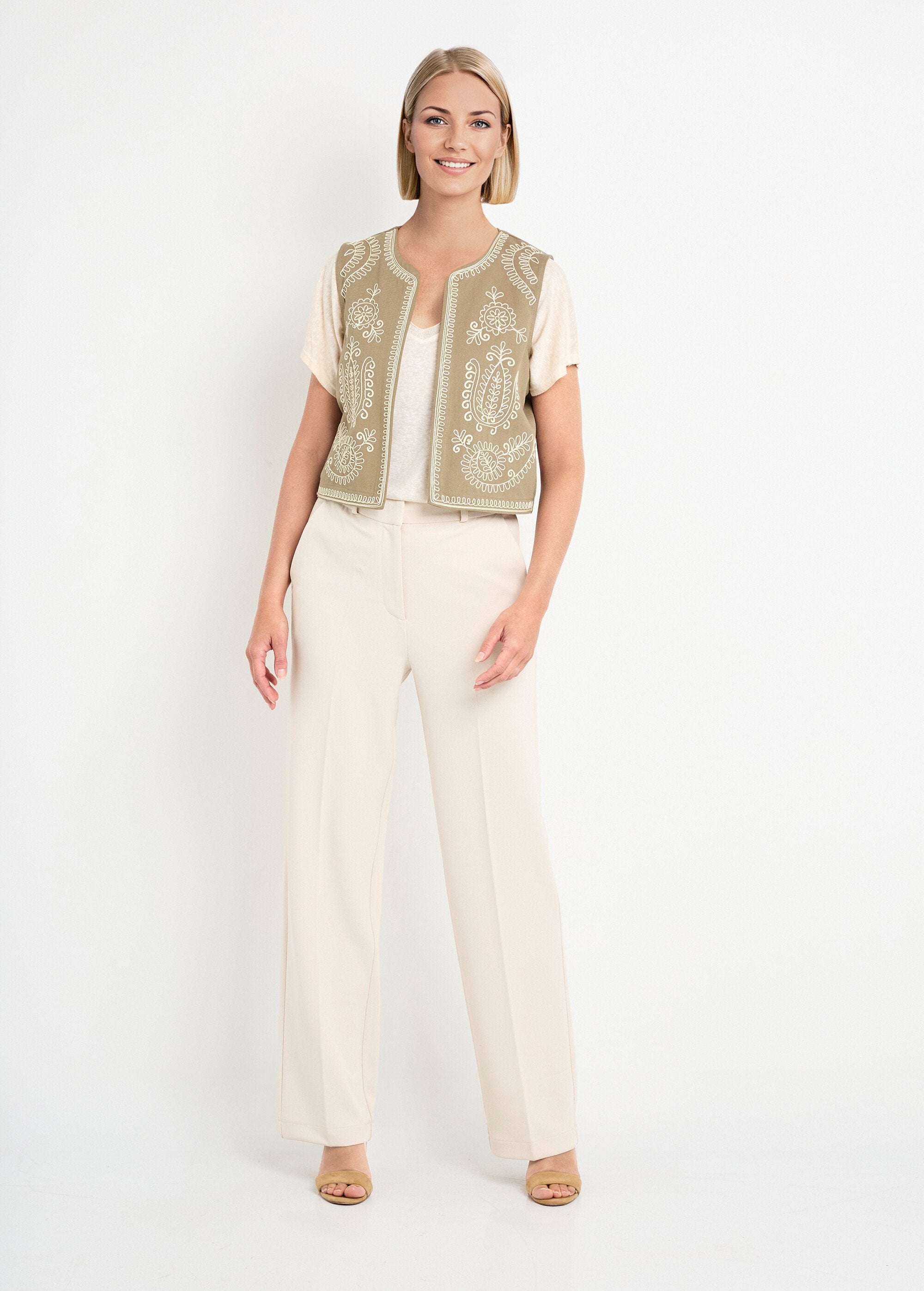 Geborduurd_mouwloos_vest_in_Scandinavische_stijl_Kaki_SF1_slim
