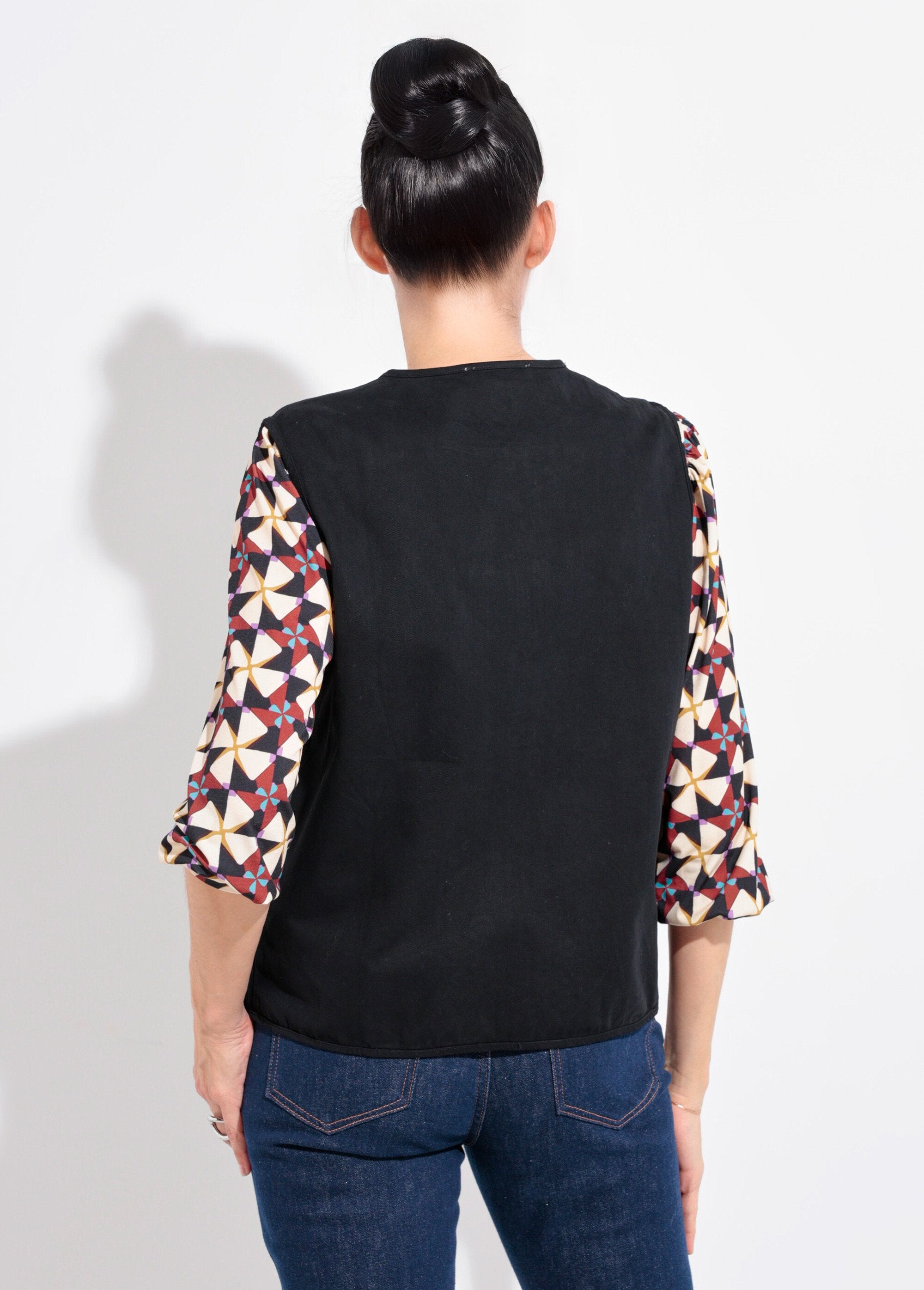Mouwloos_vest_met_ronde_hals_in_keperstof_Noir_DO1_slim