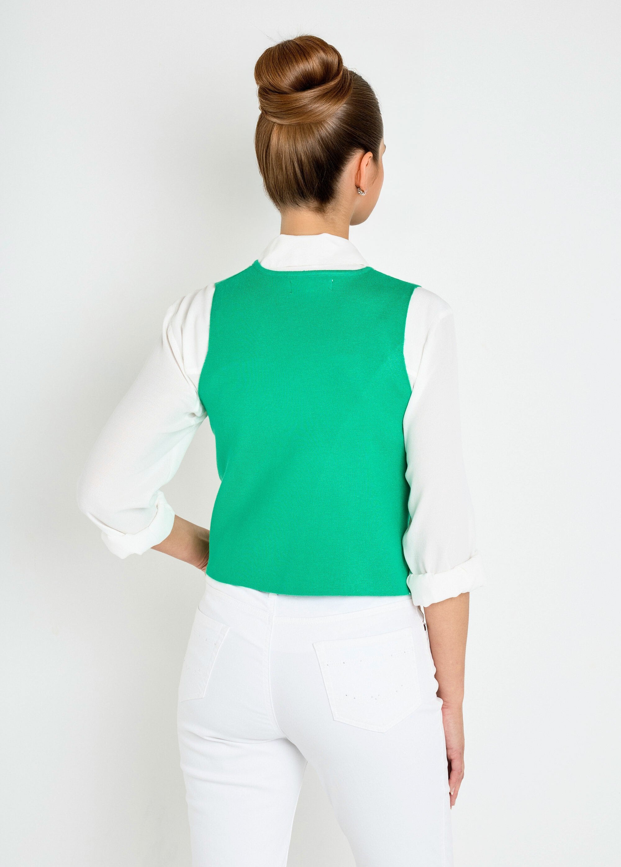 Mouwloos_gebreid_vest_met_borduursel_Vert_DO1_slim