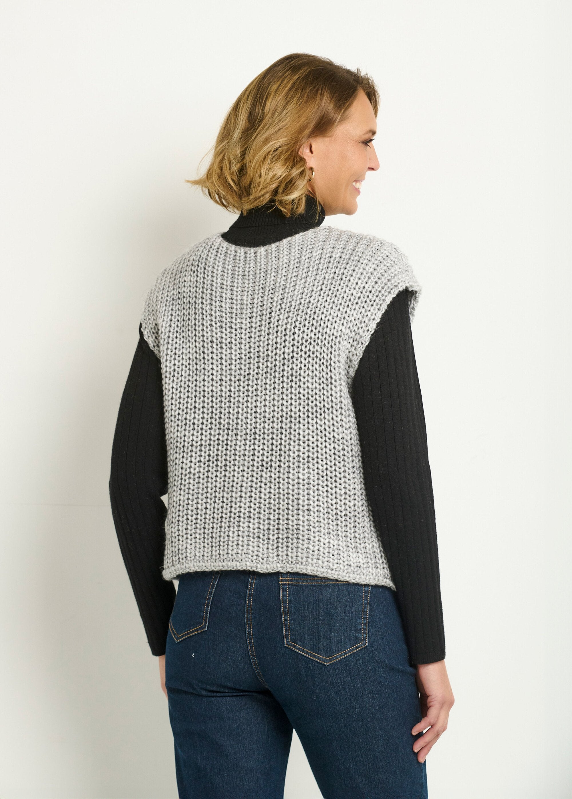 Mouwloos_gebreid_vest_van_zware_kwaliteit_Gris_DO1_slim