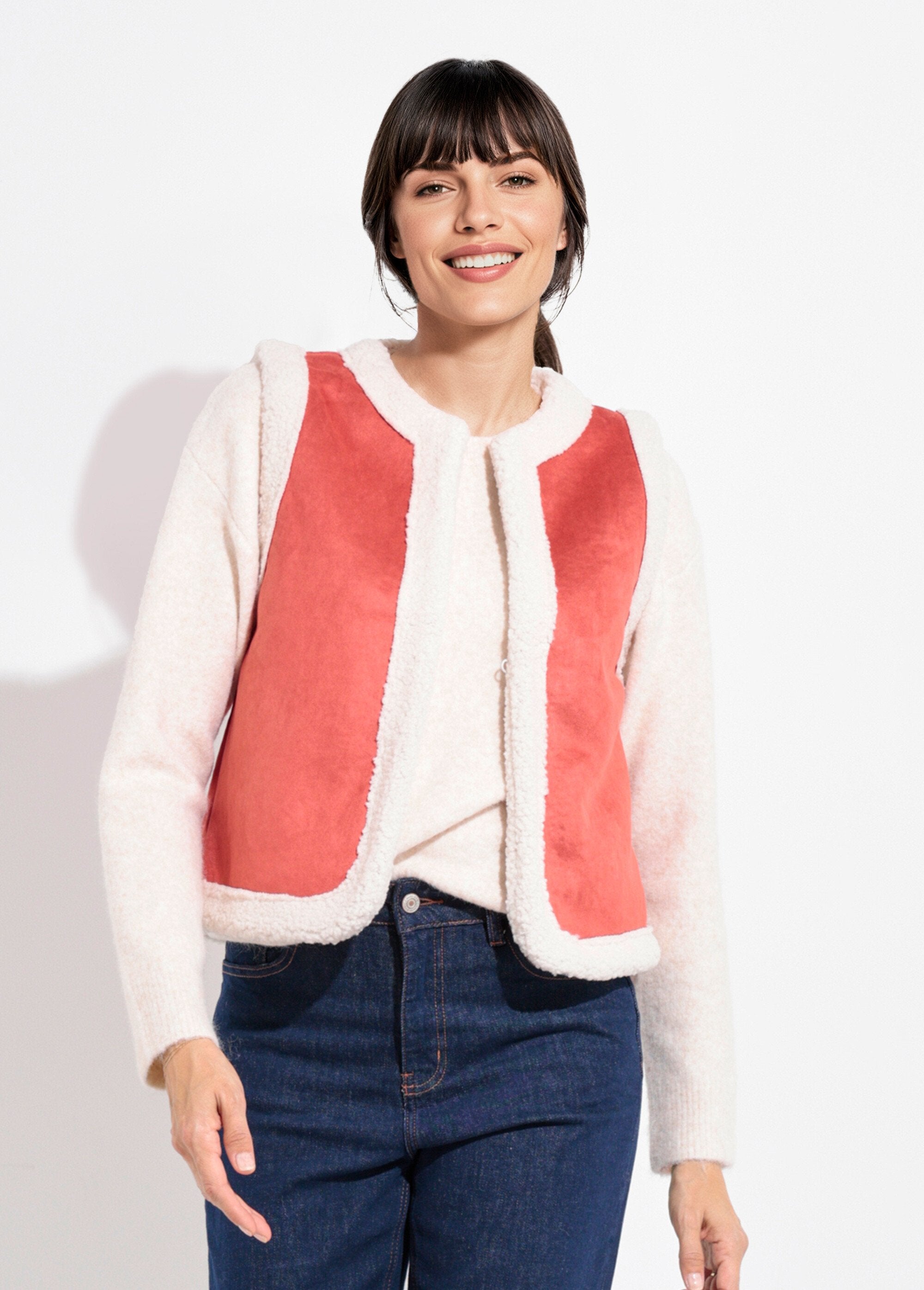 Mouwloos_vest_van_omgekeerd_lam_Brique_FA1_slim
