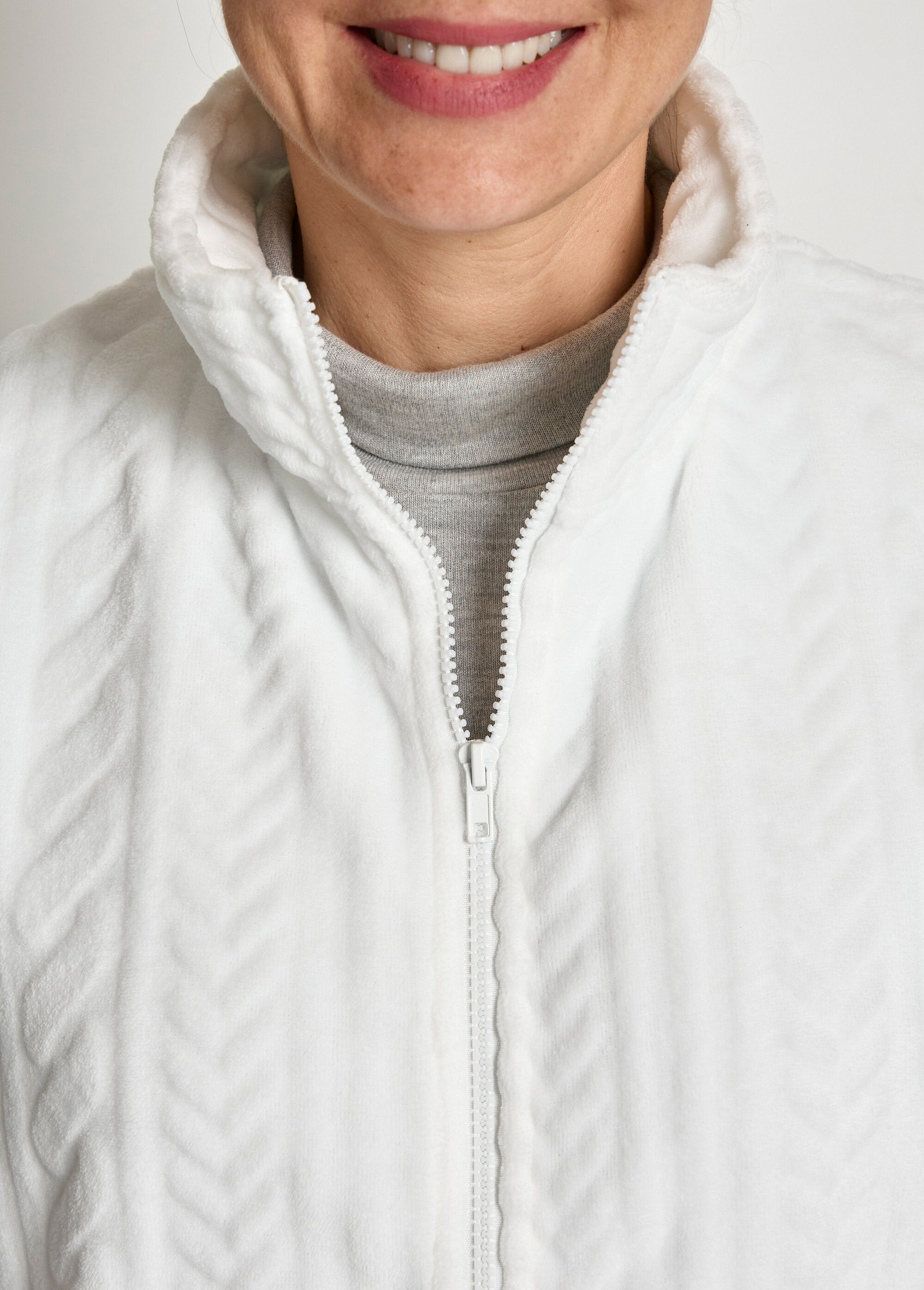 Mouwloos_fleece_vest_met_ritssluiting_en_pluche_gevoel_Blanc_DE1_slim