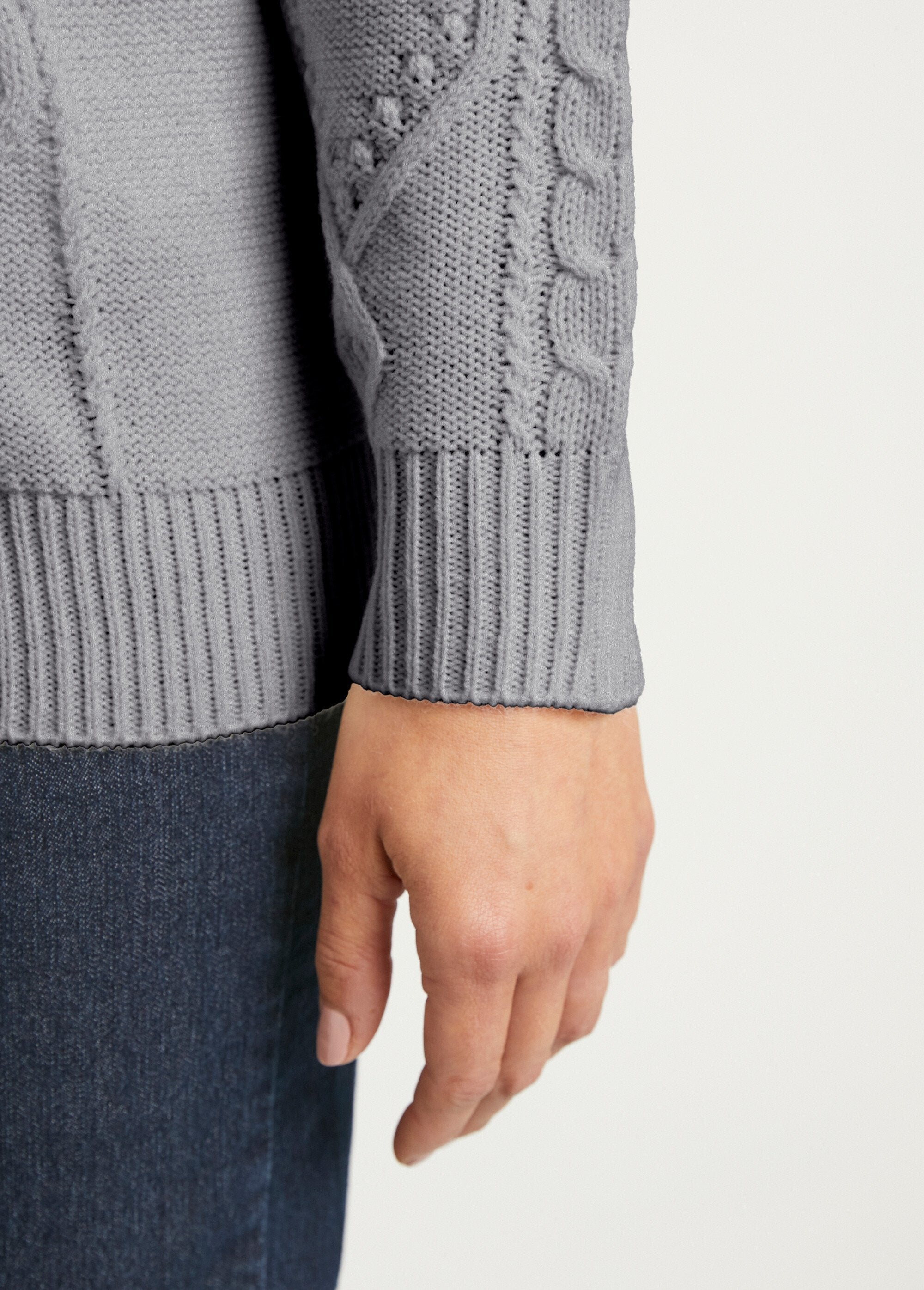 Warm_vest_met_rits_en_gekabelde_hoge_kraag_Grijs_DE2_slim