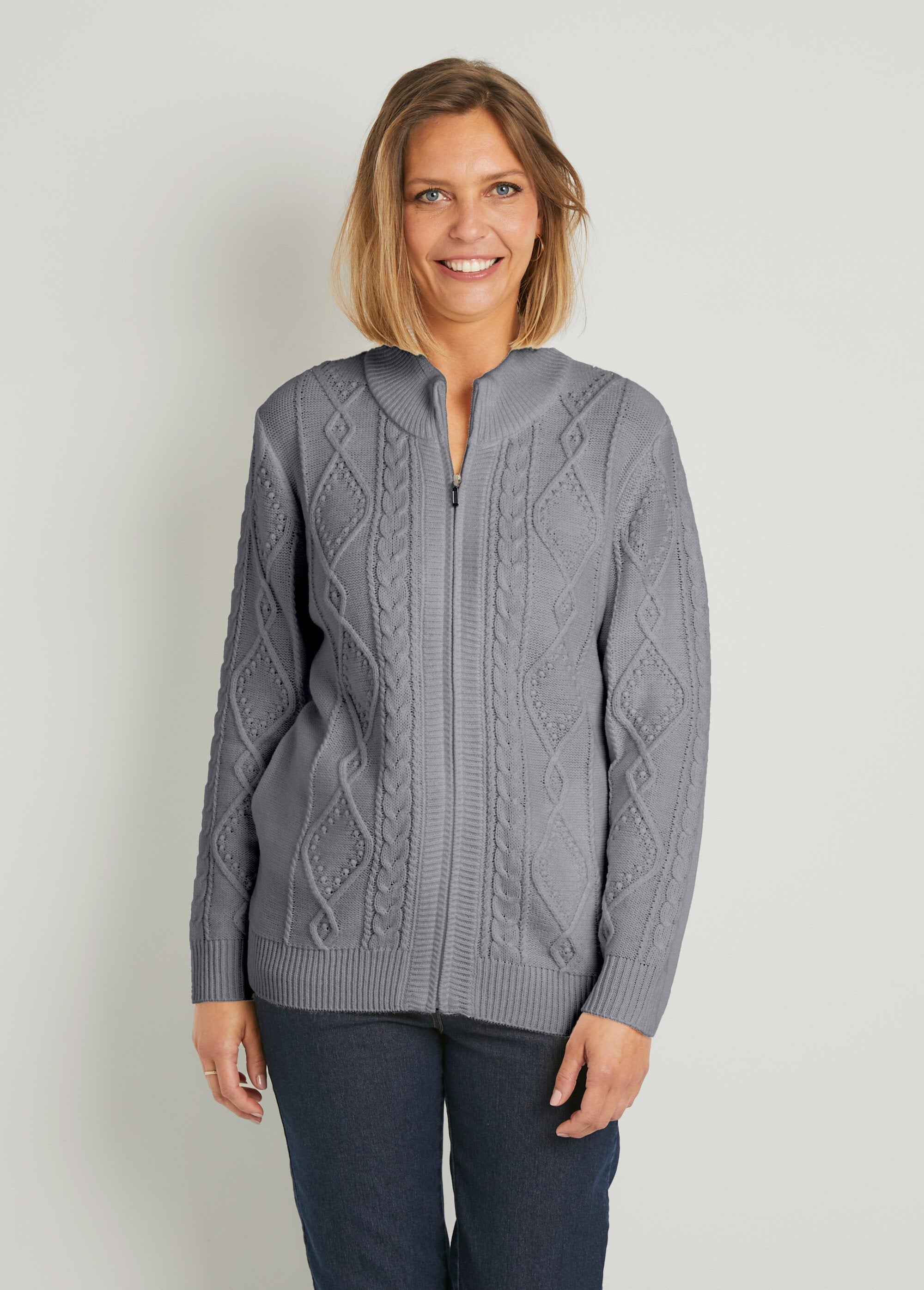 Warm_vest_met_rits_en_gekabelde_hoge_kraag_Grijs_FA1_slim