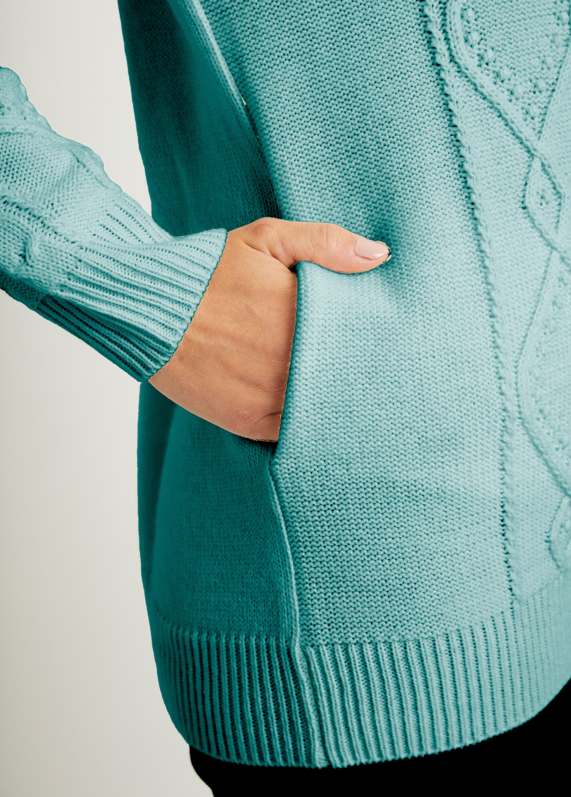 Warm_vest_met_rits_en_gekabelde_hoge_kraag_Groente_DE3_slim