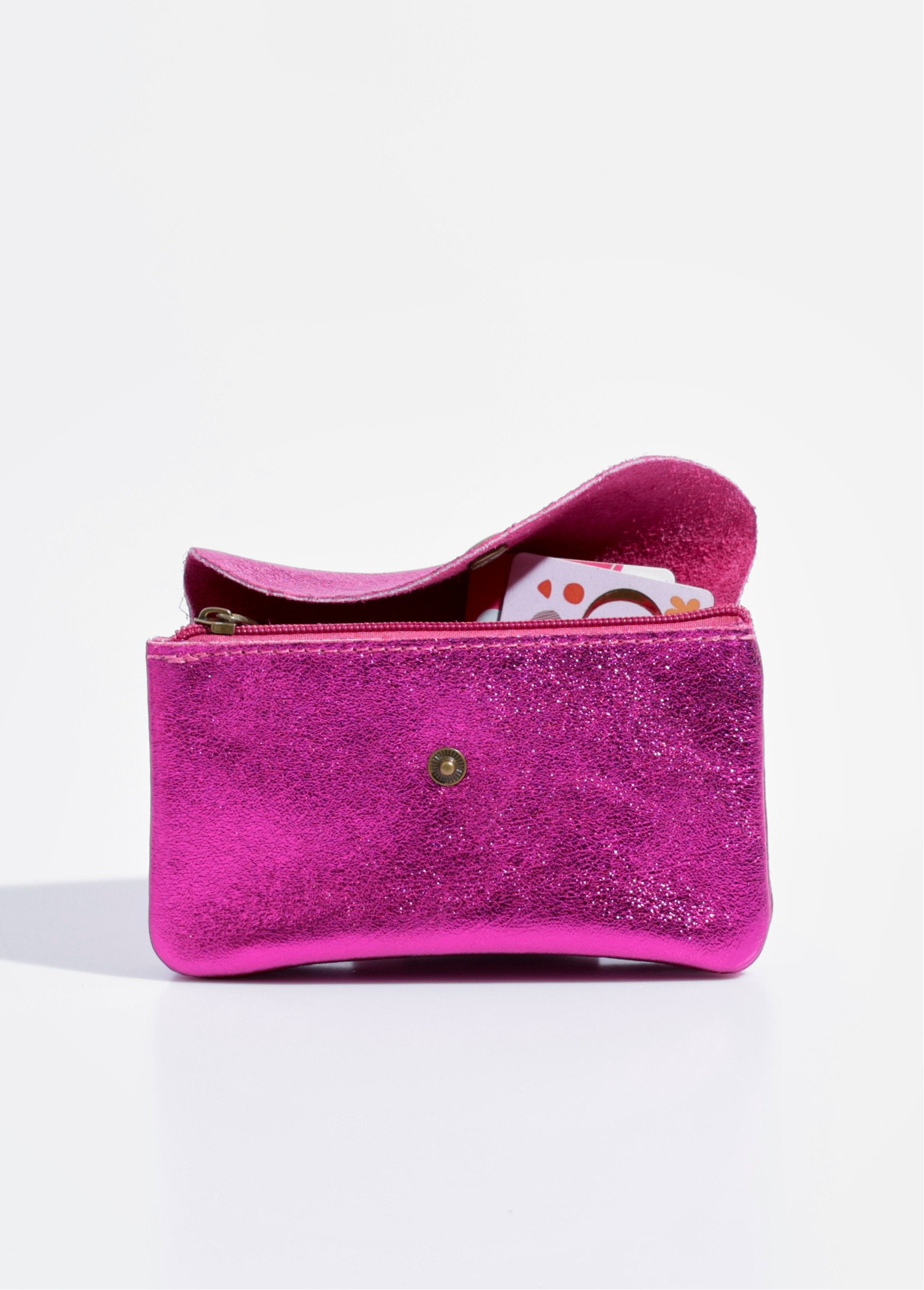 Grand_porte-monnaie_en_cuir_brillant_Magenta_DE1_slim