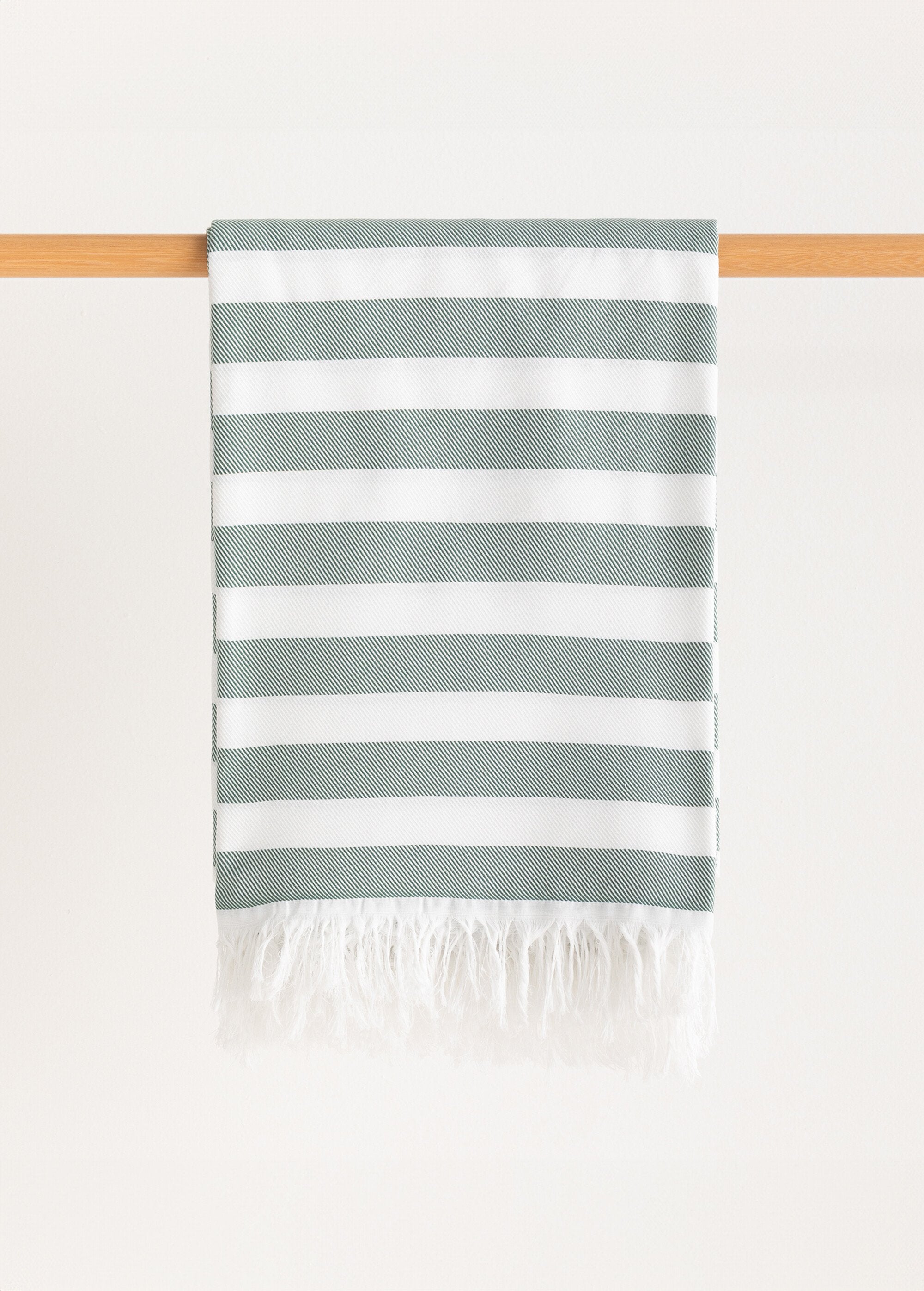 Grote_gestreepte_katoenen_strandfouta_Raye_vert_DE2_slim