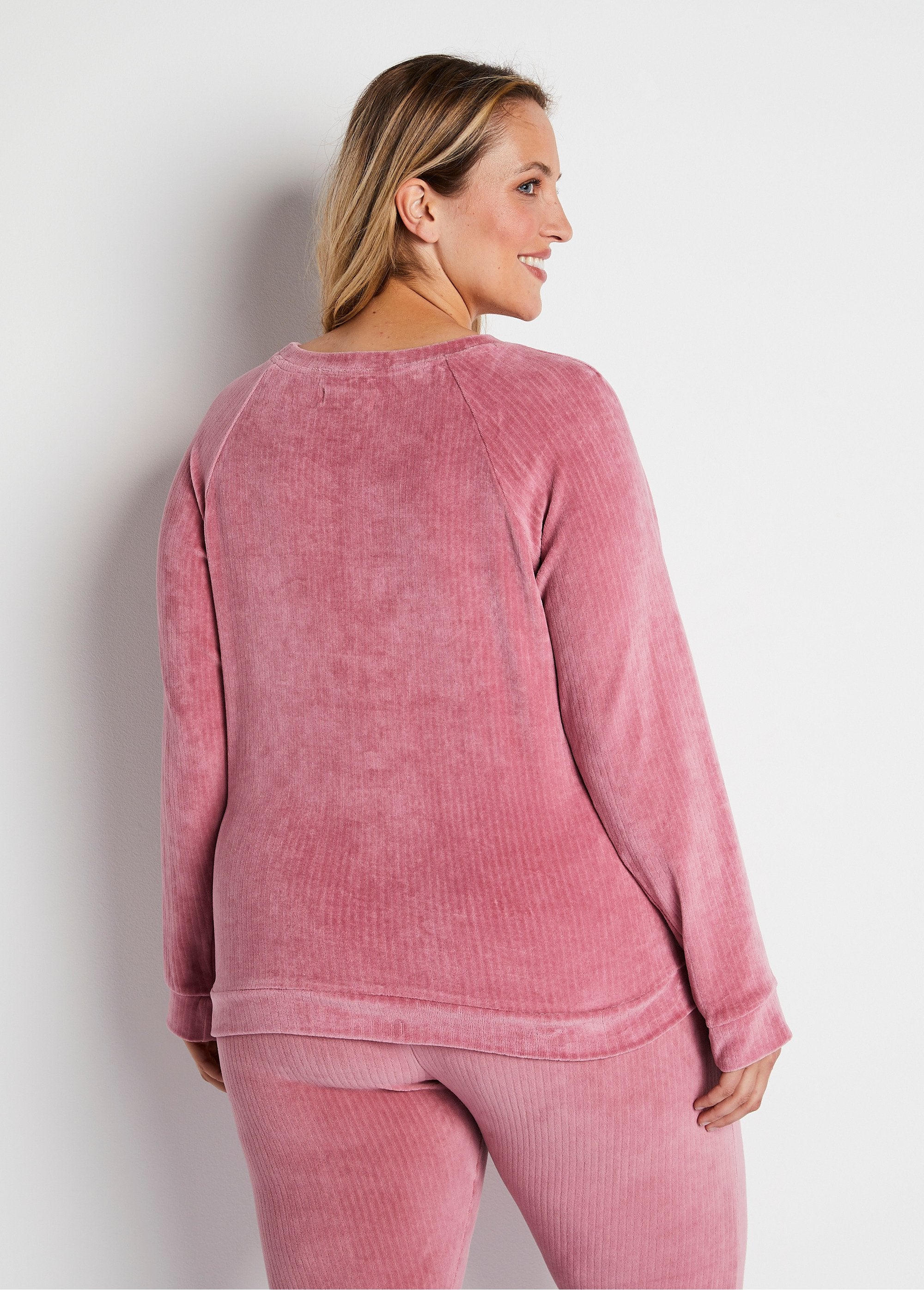 Corduroy_sweatshirt_pyjamatop_Rozenhout_DO1_curvy