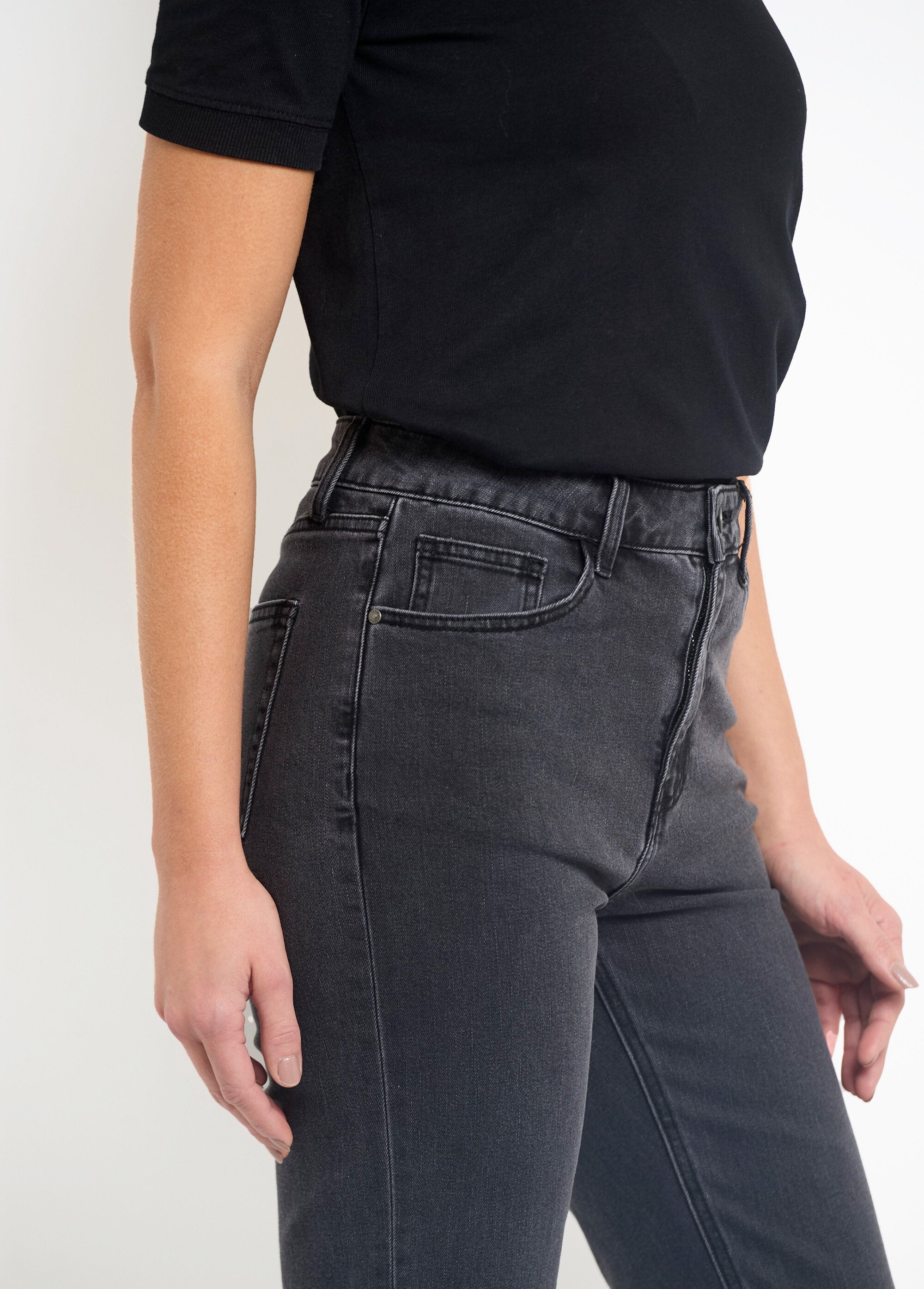 Rechte_jeans_met_5_zakken_en_gerafelde_zoom_Gris_DE1_slim