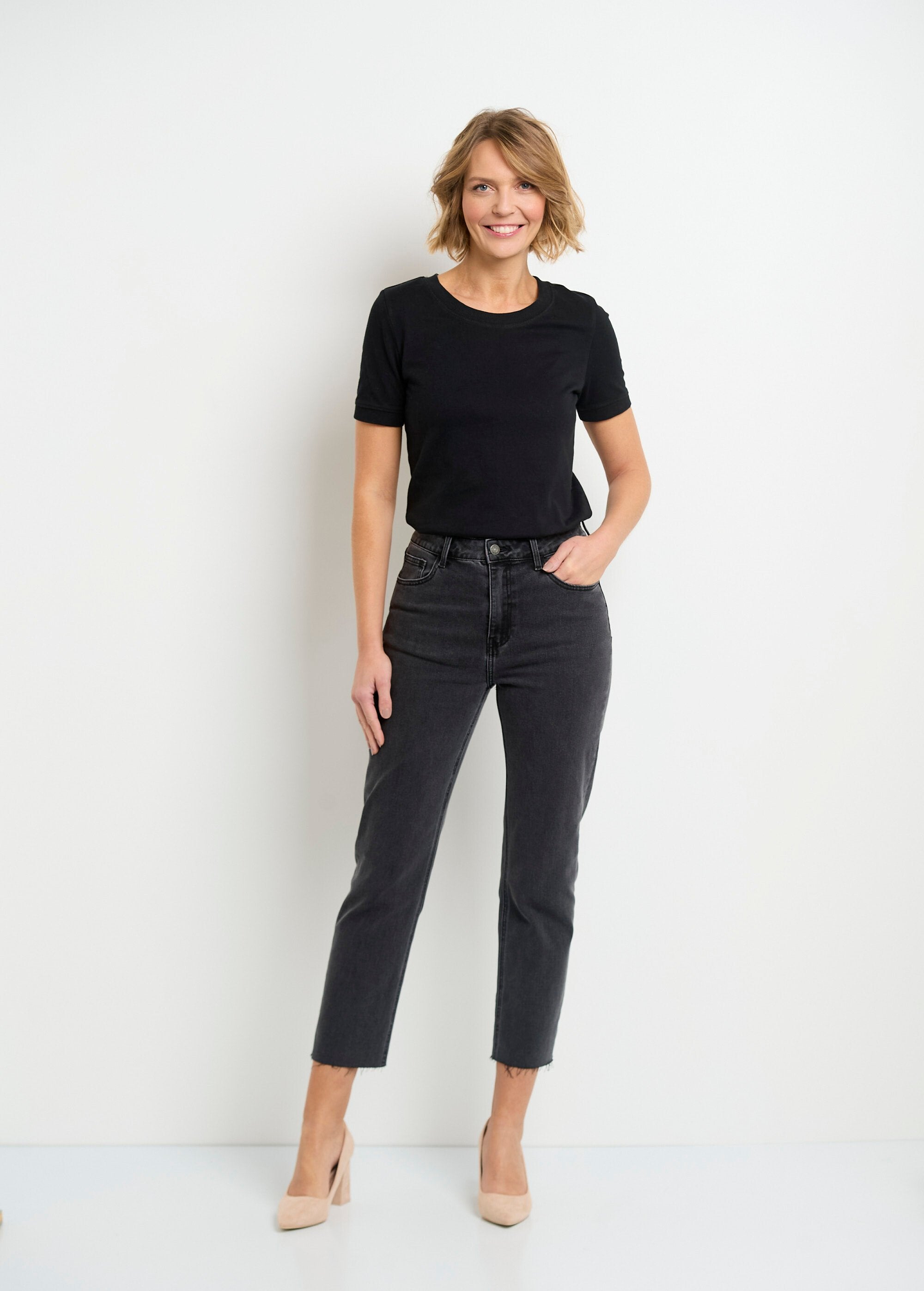 Rechte_jeans_met_5_zakken_en_gerafelde_zoom_Gris_SF1_slim