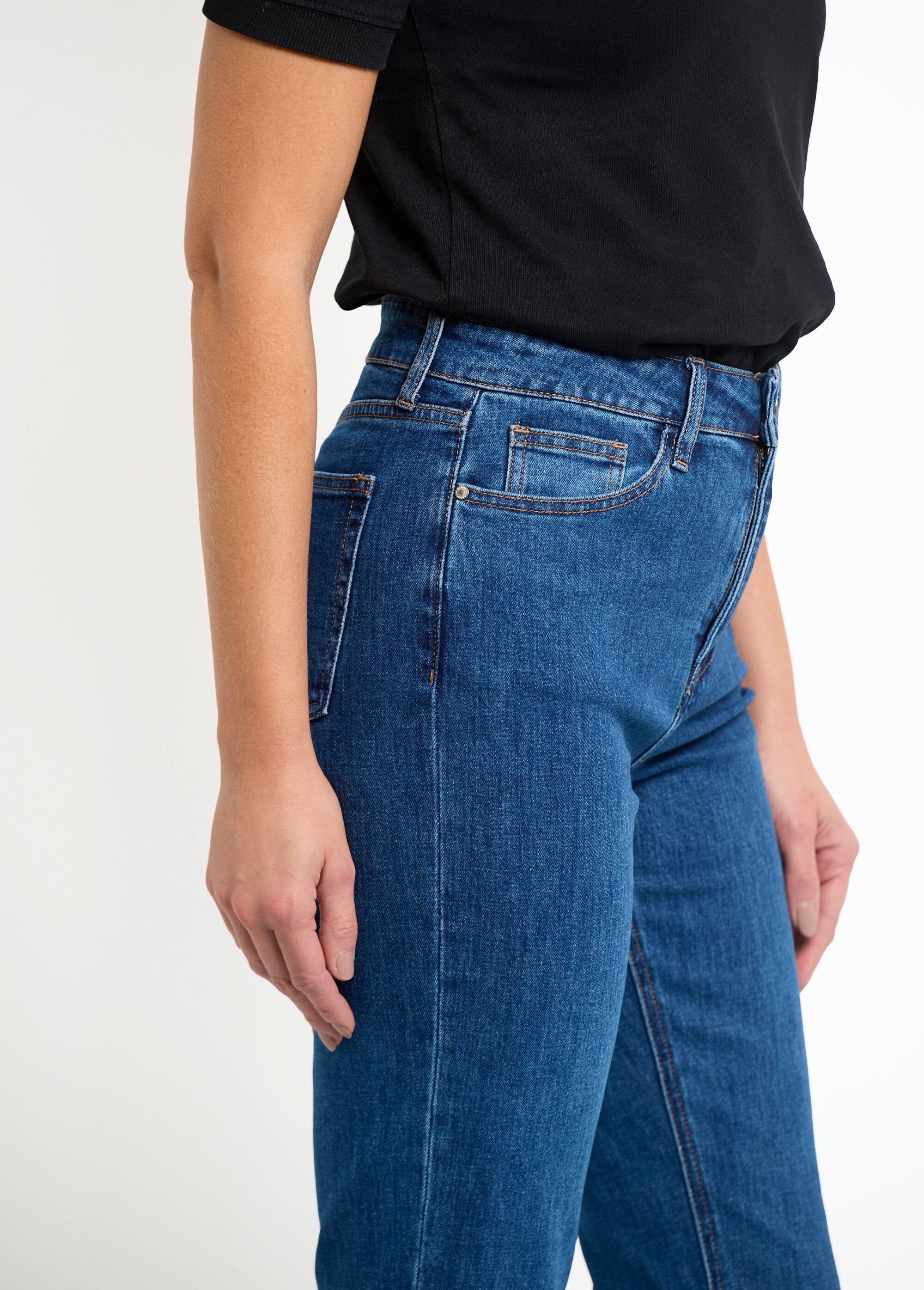 Rechte_jeans_met_5_zakken_en_gerafelde_zoom_Stone_DE1_slim