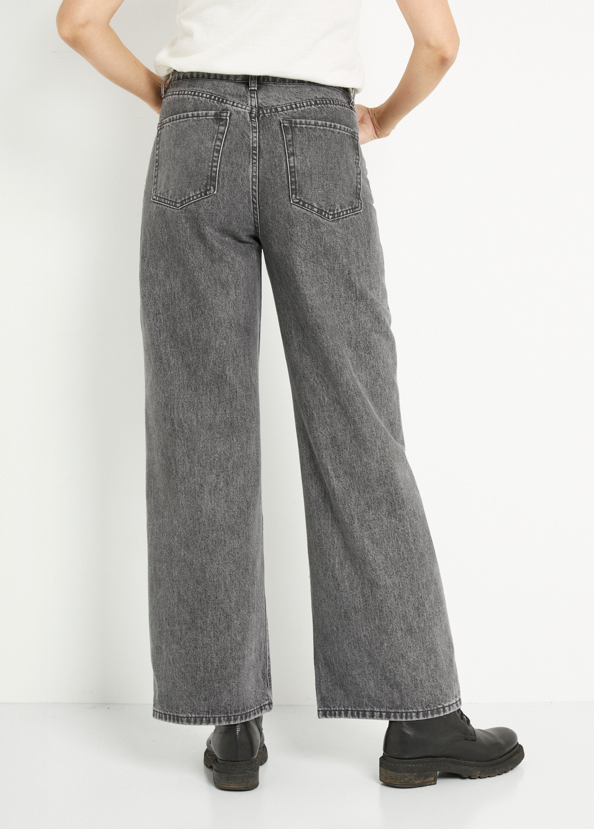 Damesjeans_met_5_zakken_en_wijde_pijpen_Gris_DO1_slim