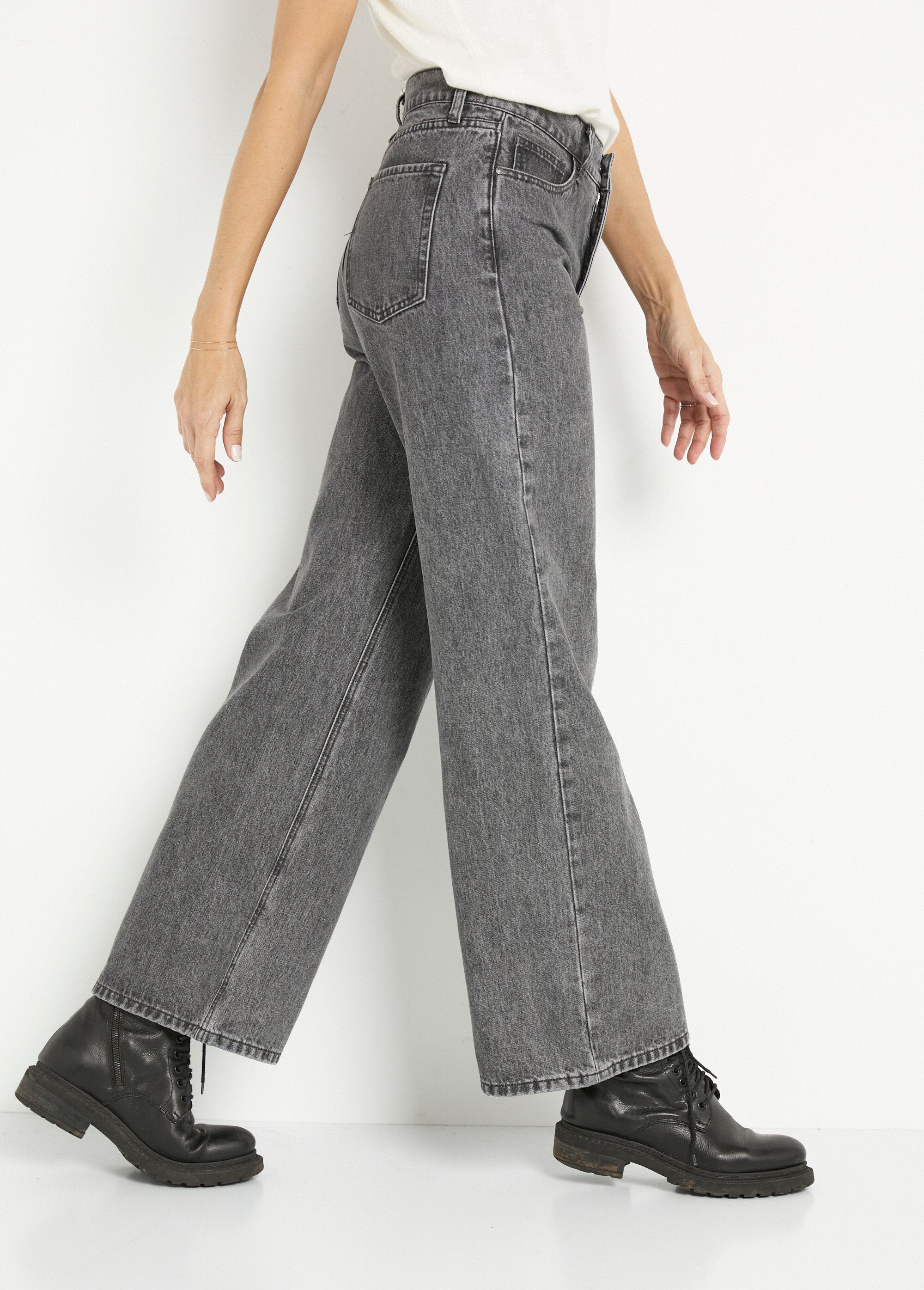 Damesjeans_met_5_zakken_en_wijde_pijpen_Gris_DR1_slim