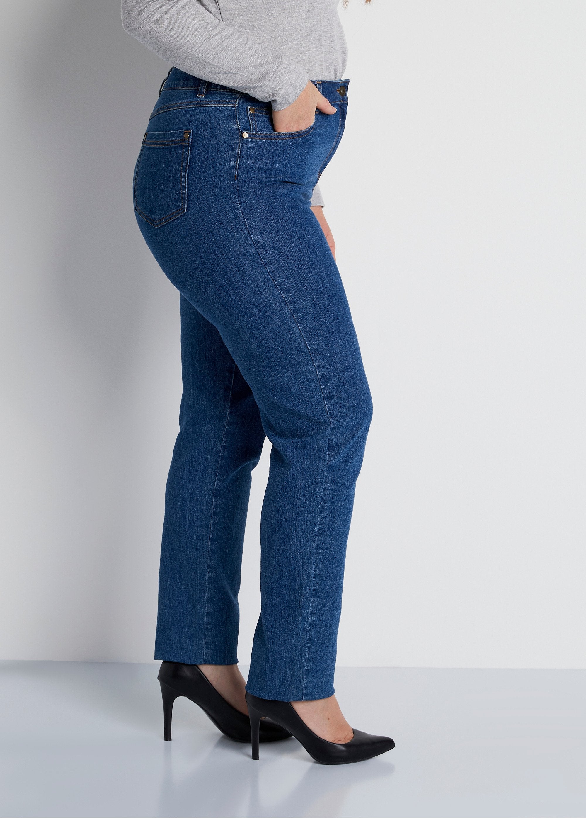 5-pocket_stretch_katoenen_jeans_met_tailleband_BLAUW_DR1_curvy