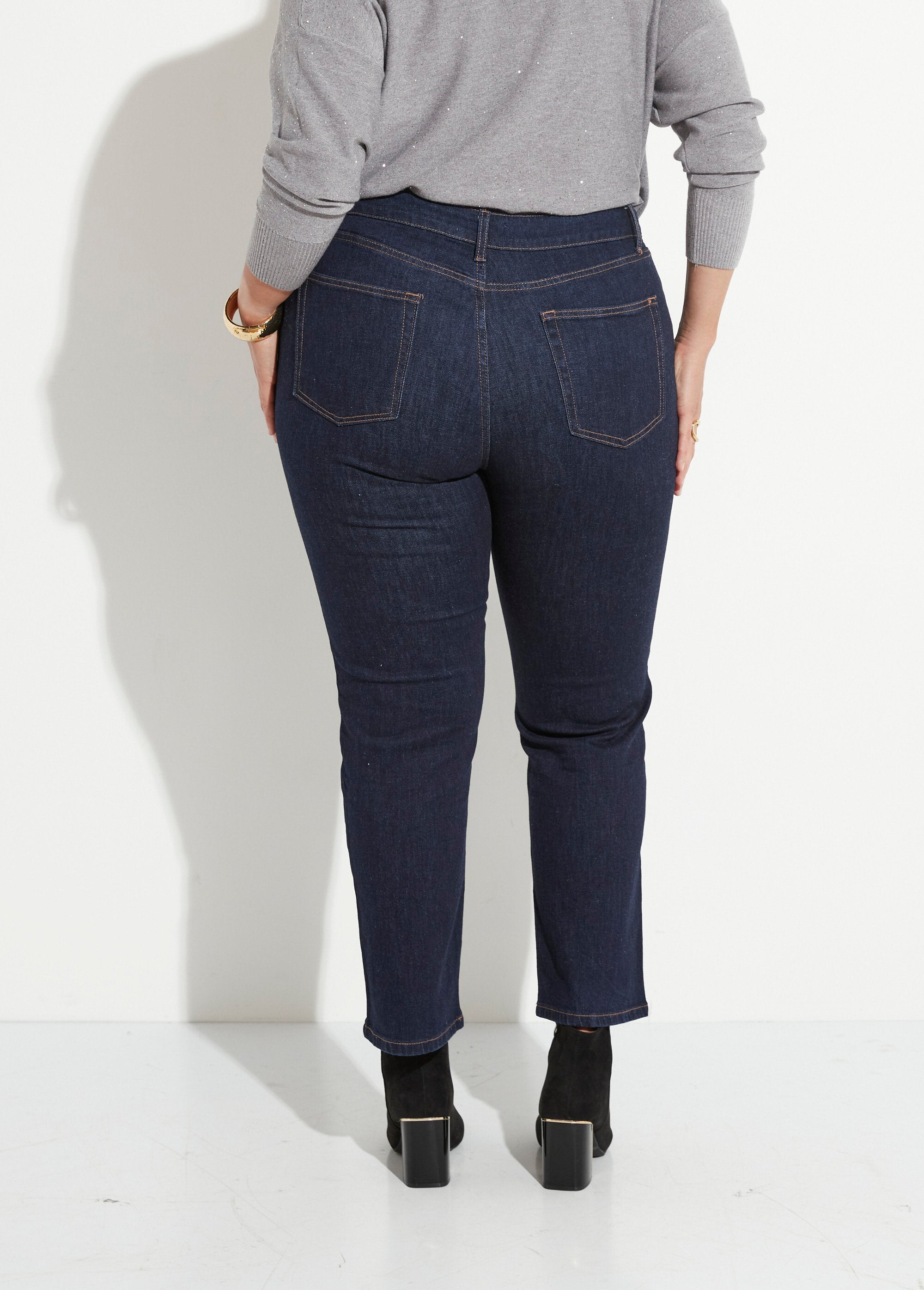 Denim_mom_jeans,_GROTE_MAAT_speciaal_Bleu_brut_DO1_curvy