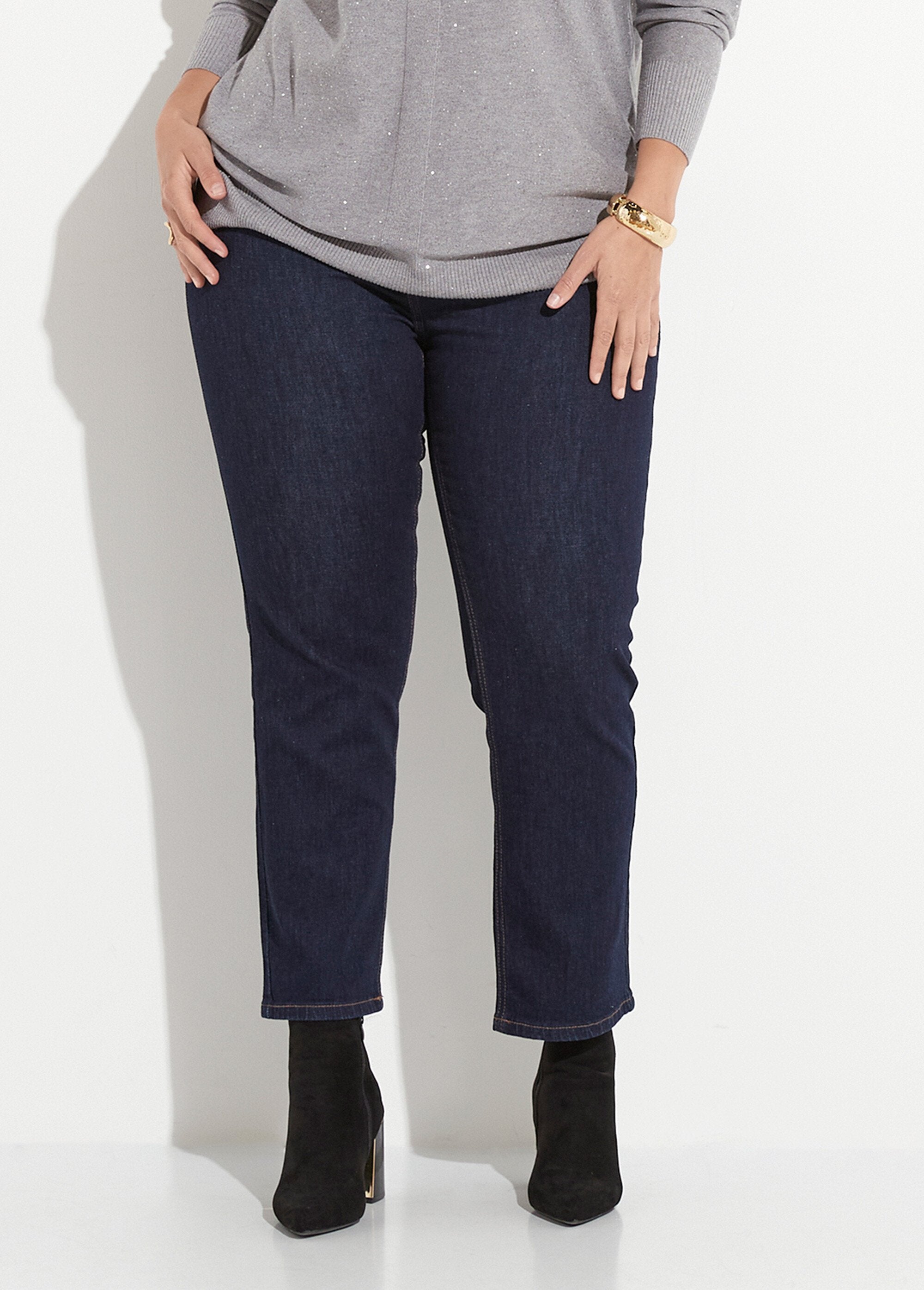 Denim_mom_jeans,_GROTE_MAAT_speciaal_Bleu_brut_FA1_curvy