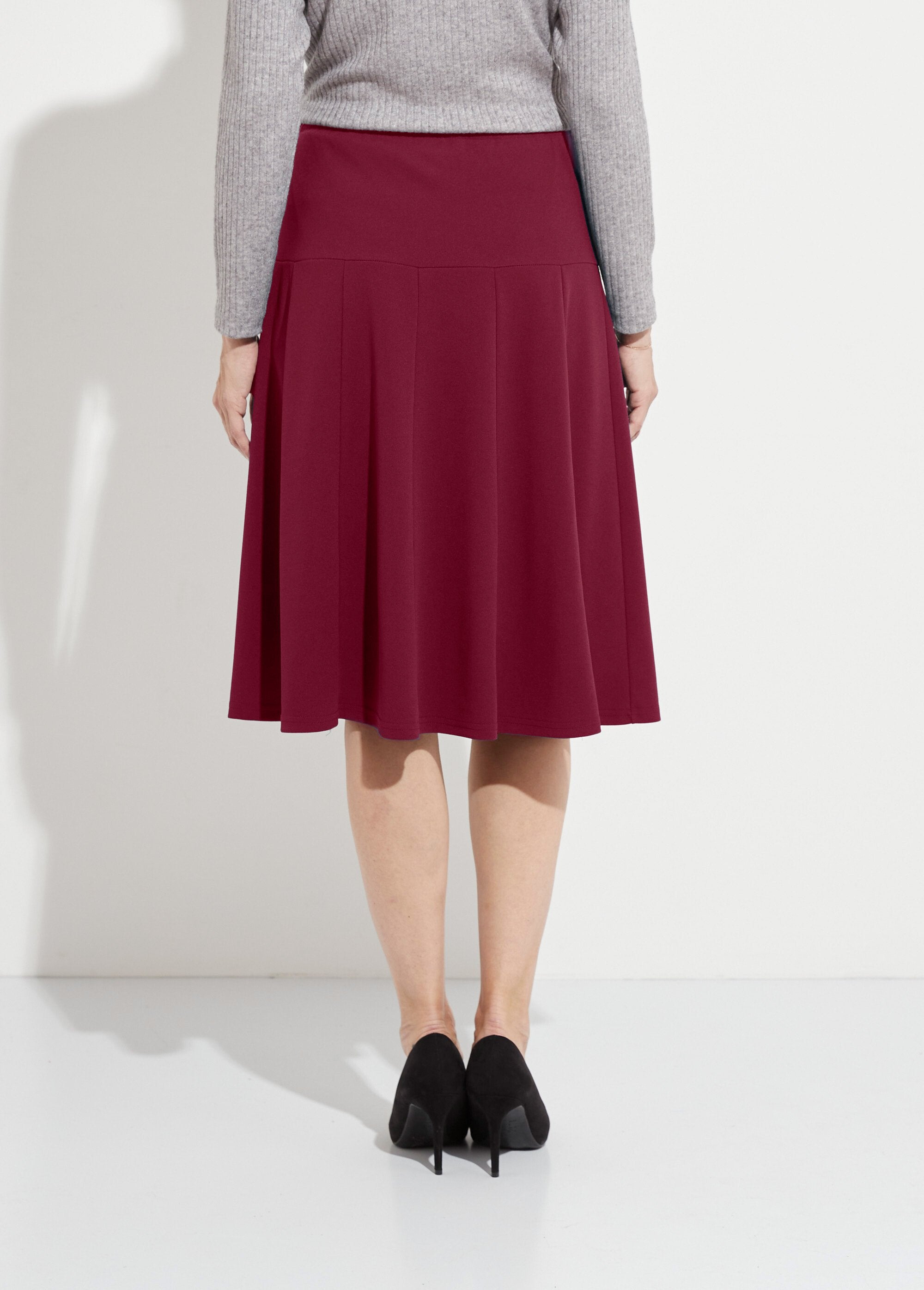 Effen_uitlopende_rok_halverwege_de_lengte_met_elastische_tailleband_Bordeaux_DO1_slim