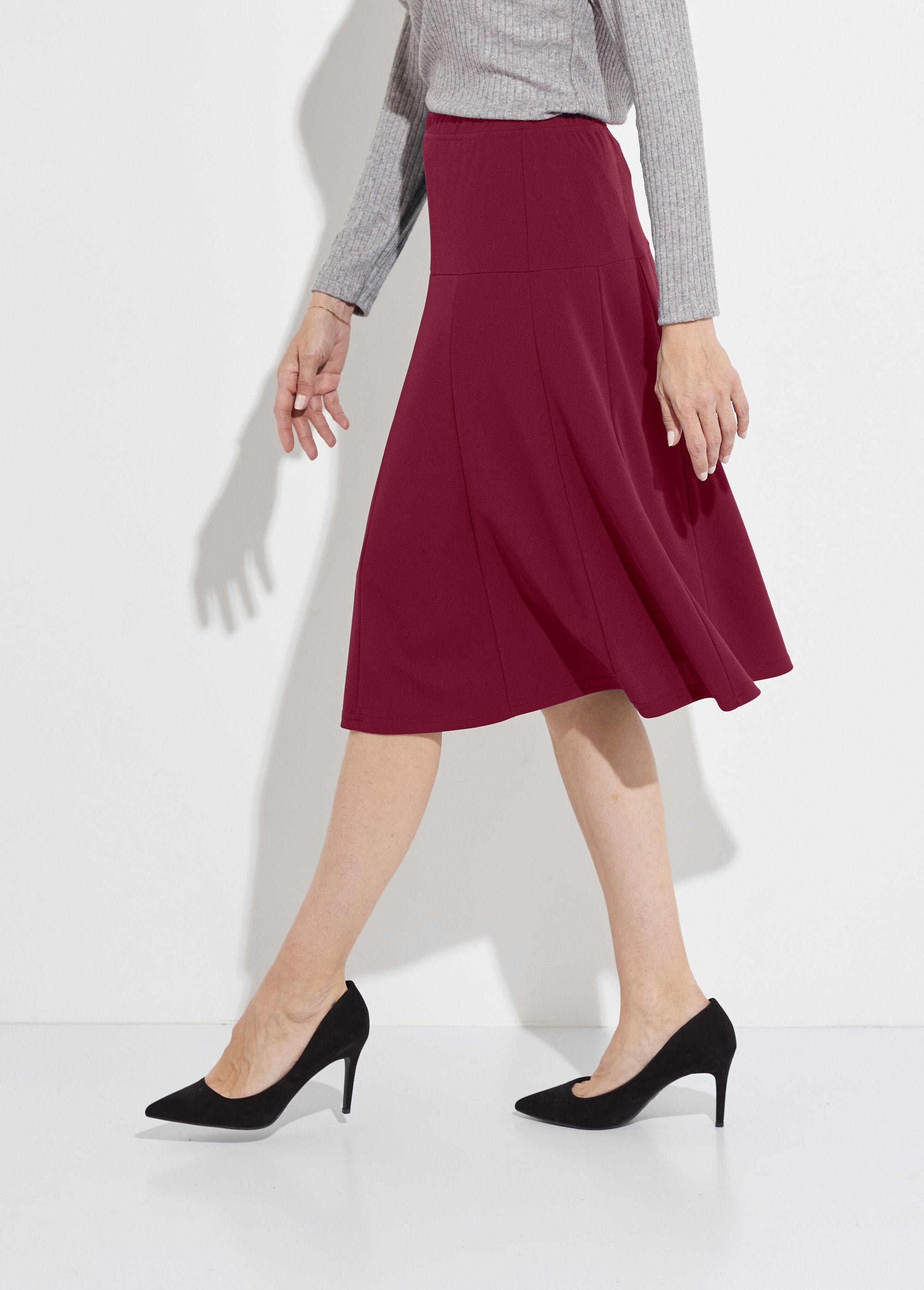 Effen_uitlopende_rok_halverwege_de_lengte_met_elastische_tailleband_Bordeaux_DR1_slim