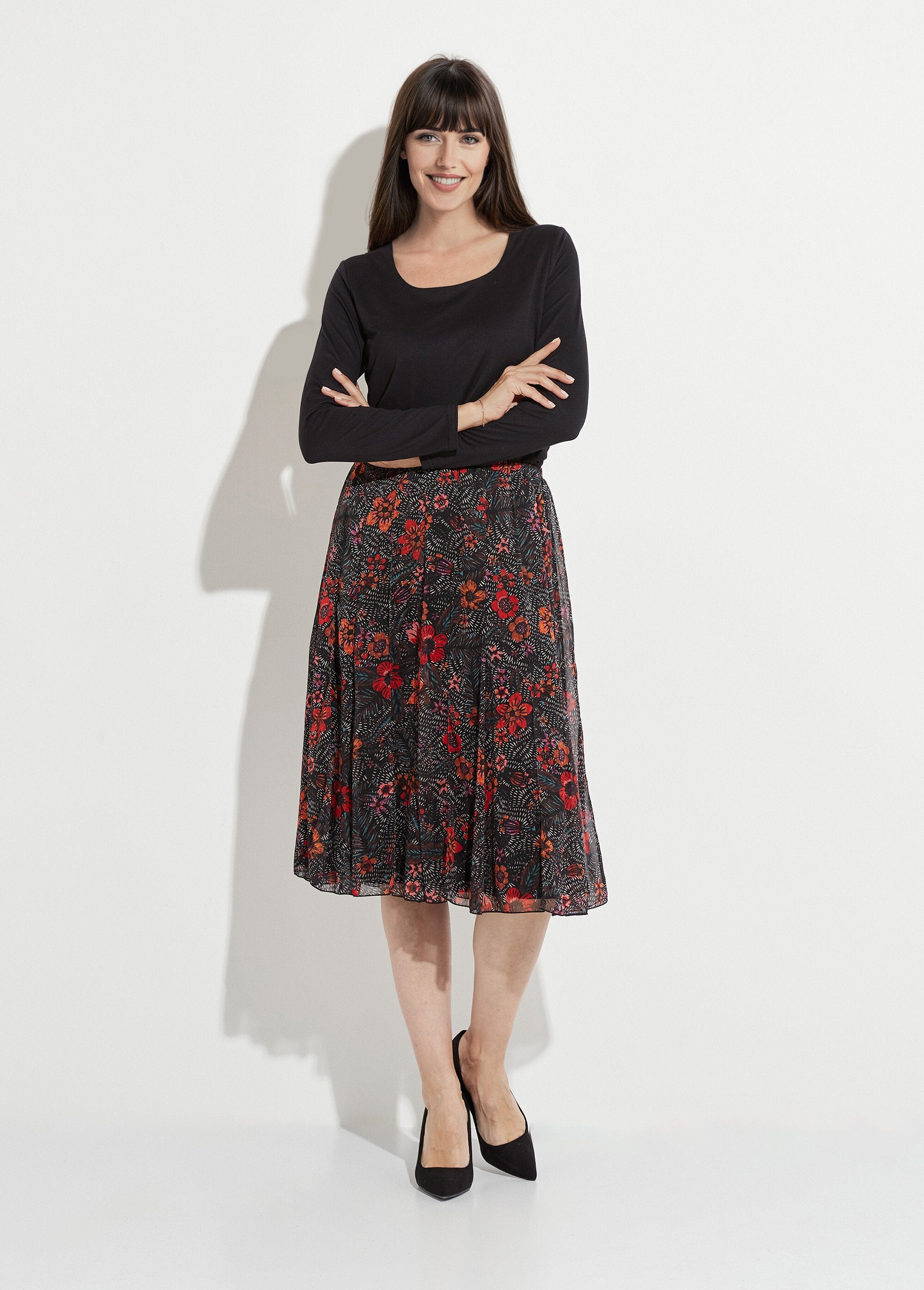 Lange_uitlopende_rok_in_gebloemde_voile_Noir_et_rouge_SF1_slim