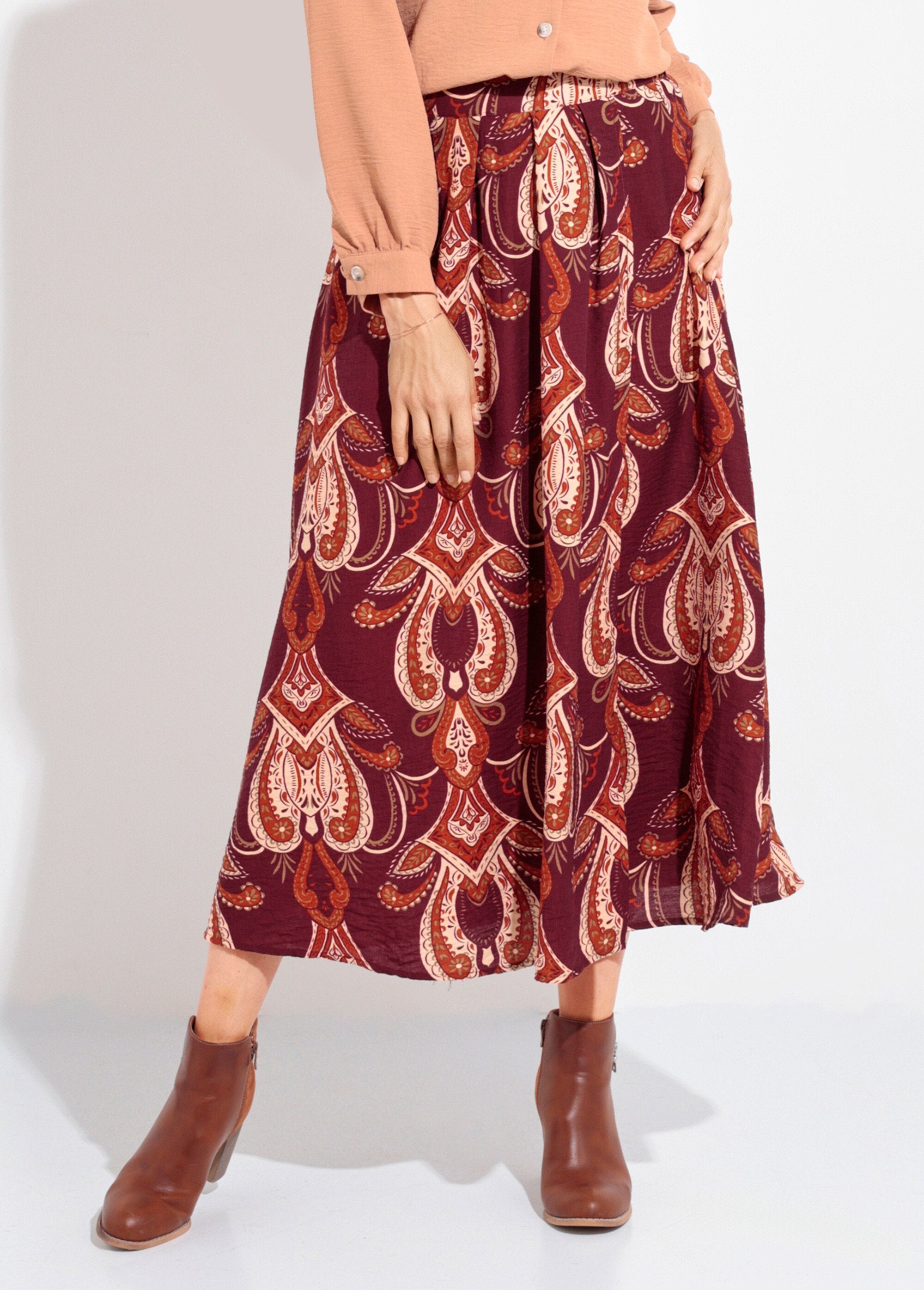 Lange_vloeiende_rok_met_paisleyprint_Bordeaux_FA1_slim
