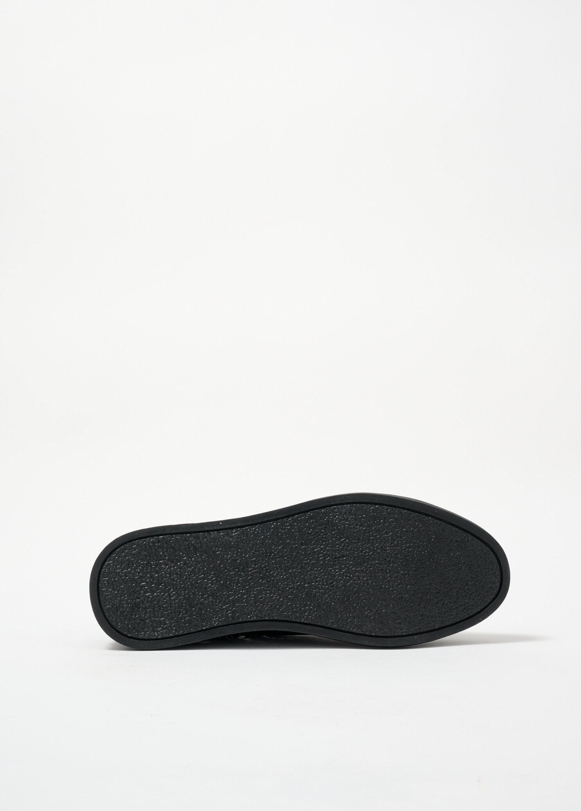 Sportschoenen_met_geperforeerd_detail_Noir_UN1_slim