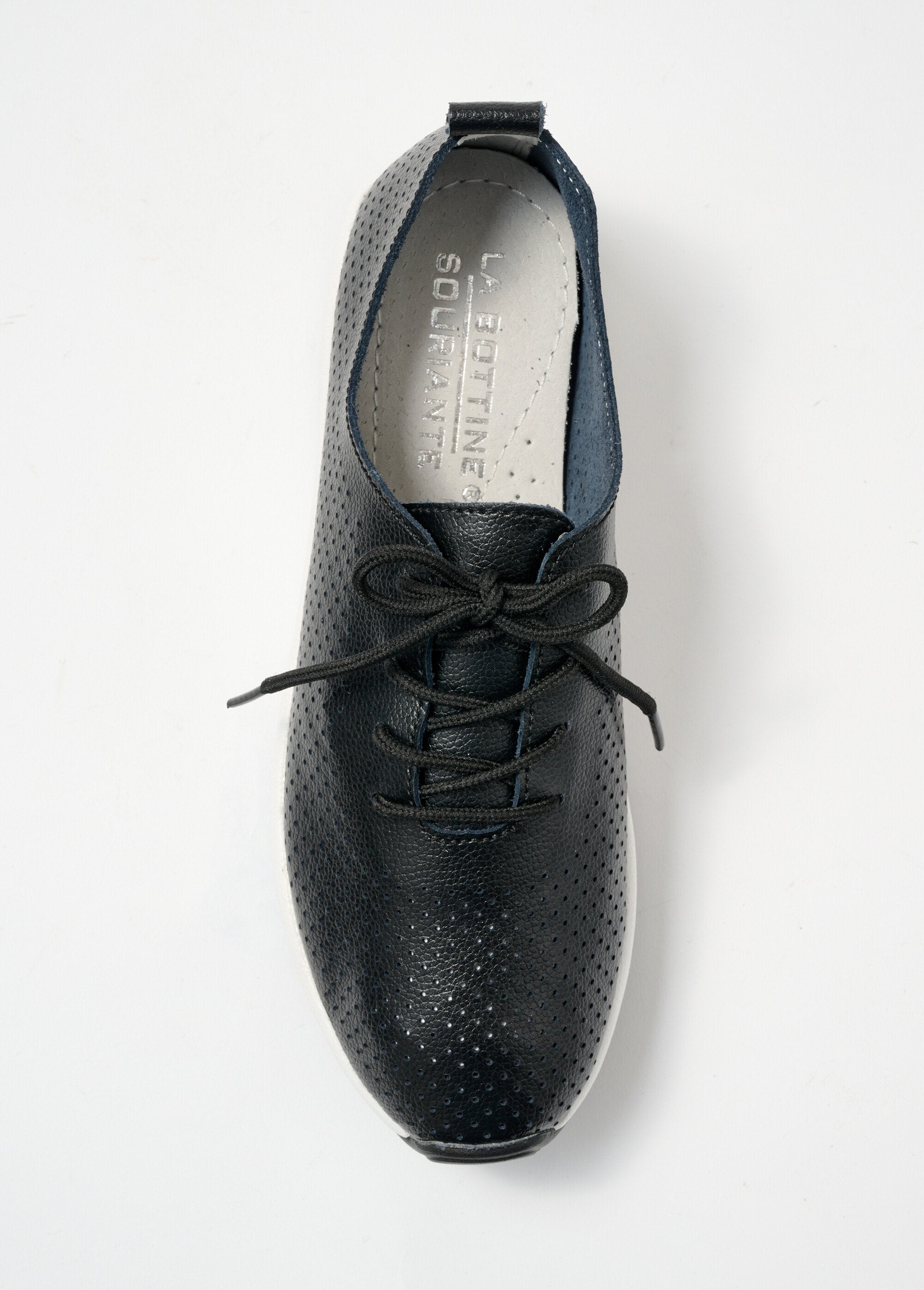 Geperforeerde_leren_trainer_Noir_OV1_slim