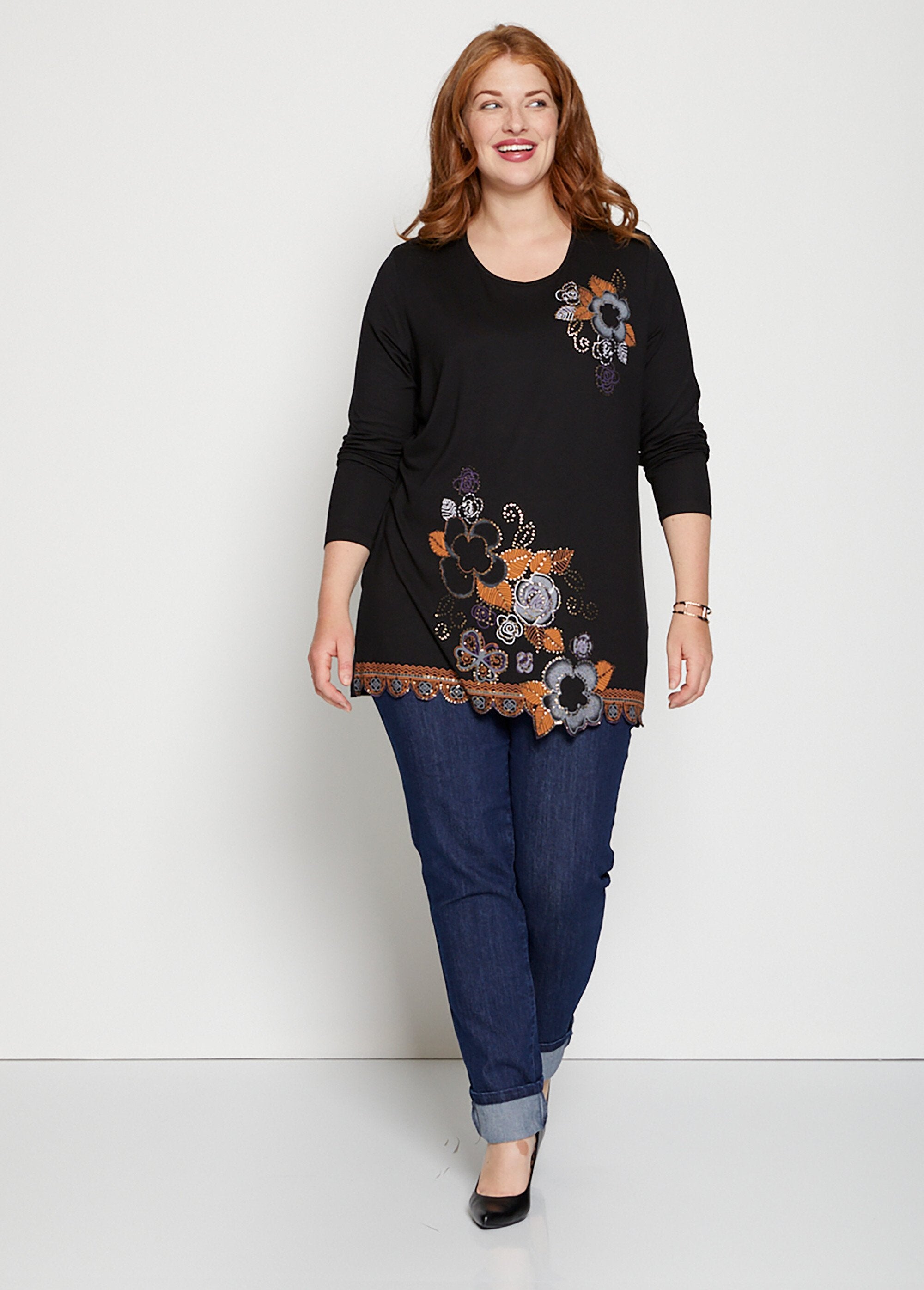 Lange_tuniek_met_lovertjes_en_bloemmotief_Noir_SF1_curvy