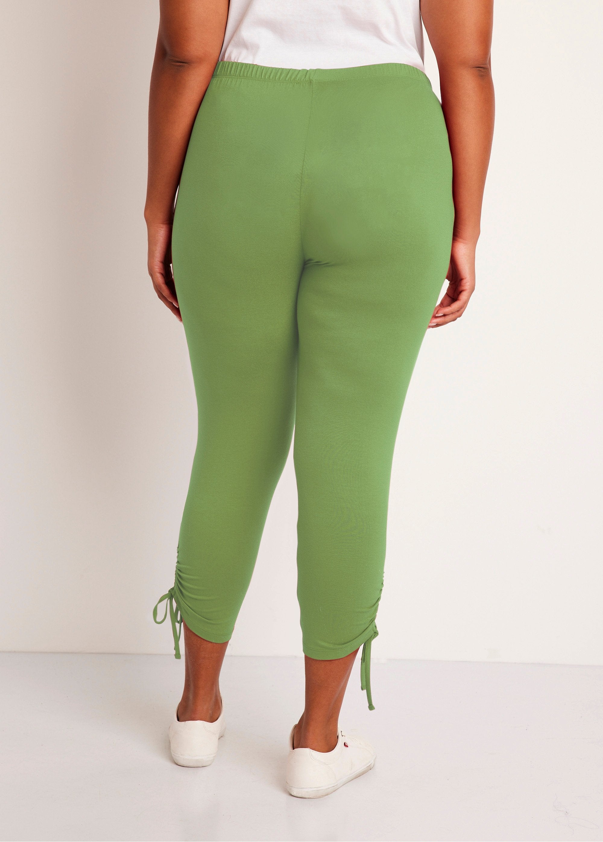 Korte_legging_met_elastische_tailleband_Gewoon_limoen_DO1_curvy