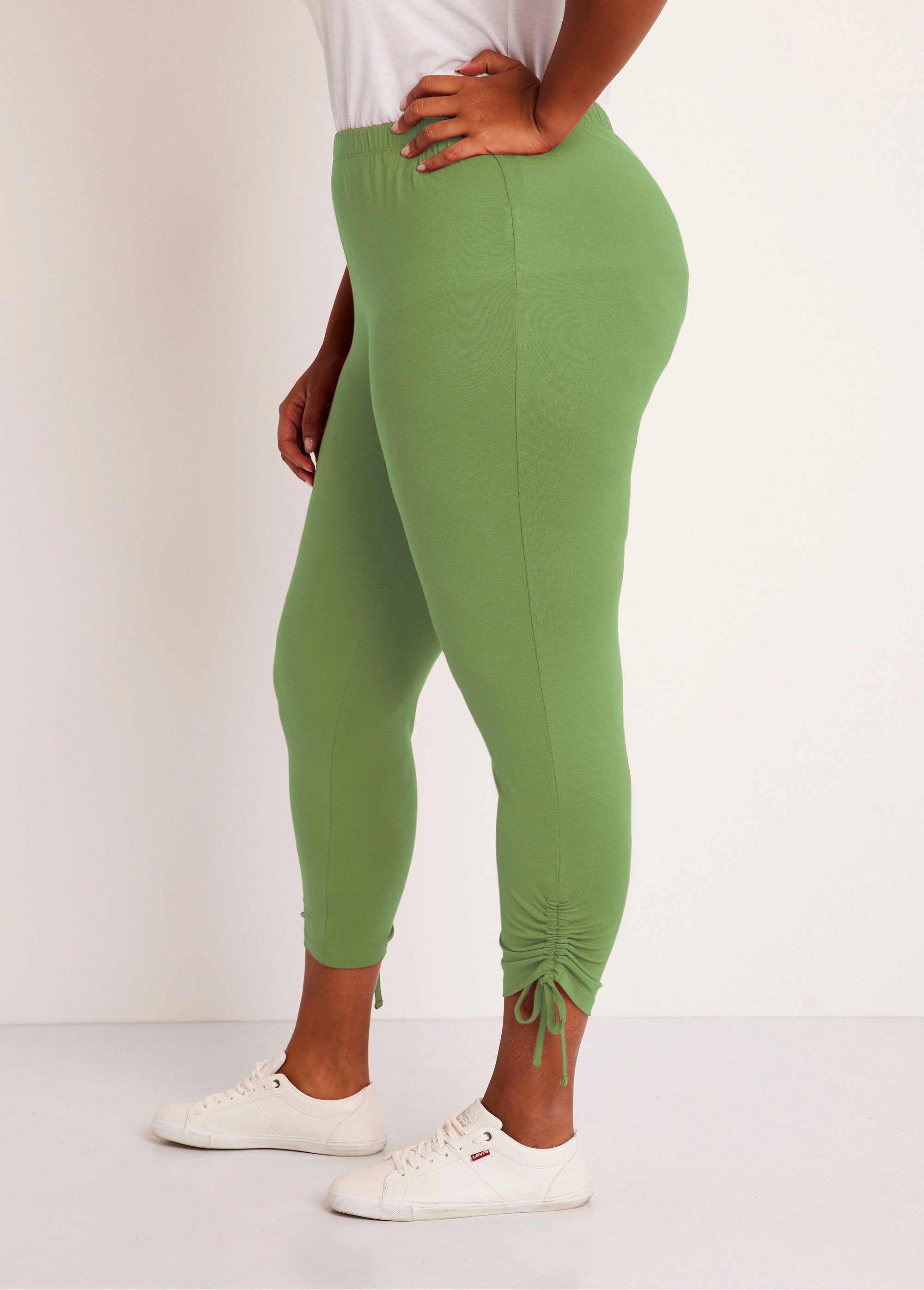 Korte_legging_met_elastische_tailleband_Gewoon_limoen_DR1_curvy