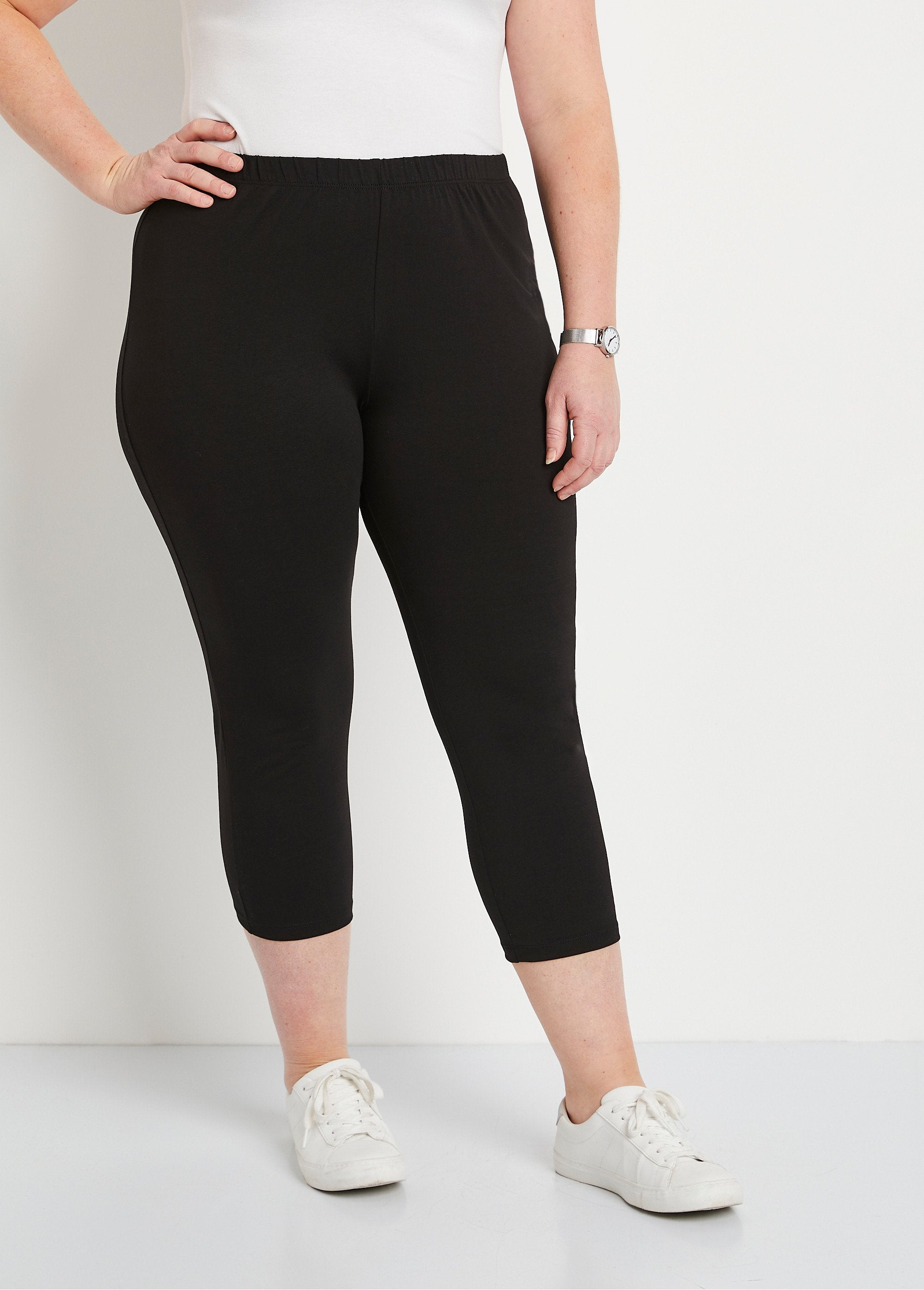 Korte_katoenen_legging_met_elastische_tailleband_ZWART_FA1_curvy