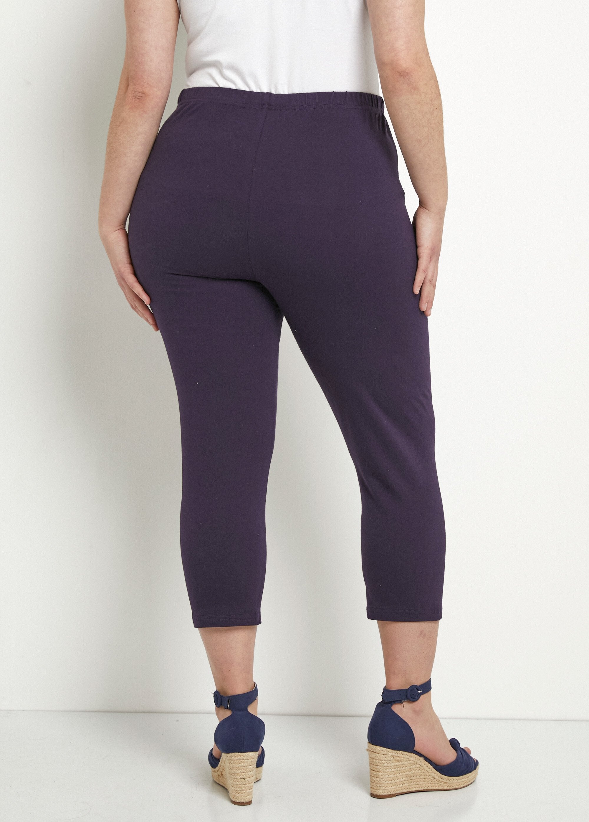 Korte_katoenen_legging_met_elastische_tailleband_Uni_prune_DO1_curvy