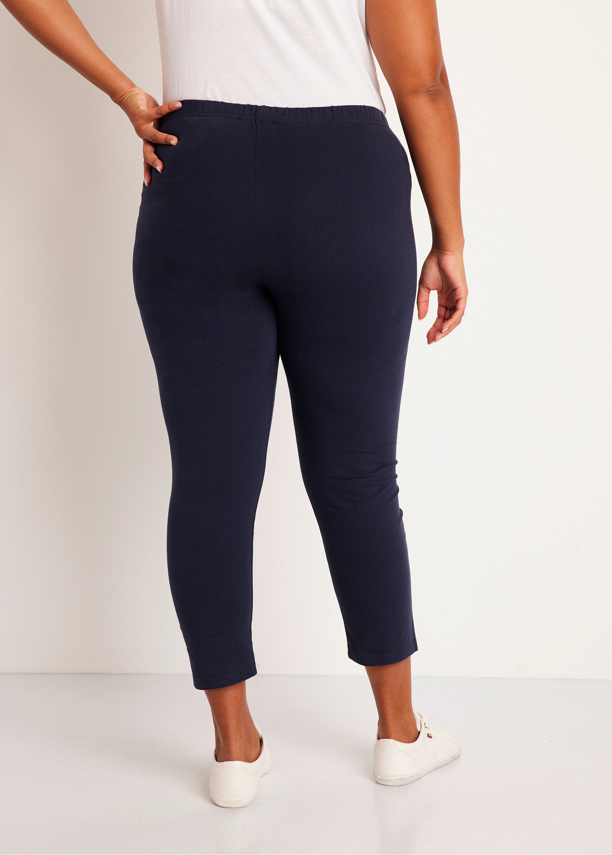 Effen_korte_legging_met_elastische_tailleband_Marien_DO1_curvy